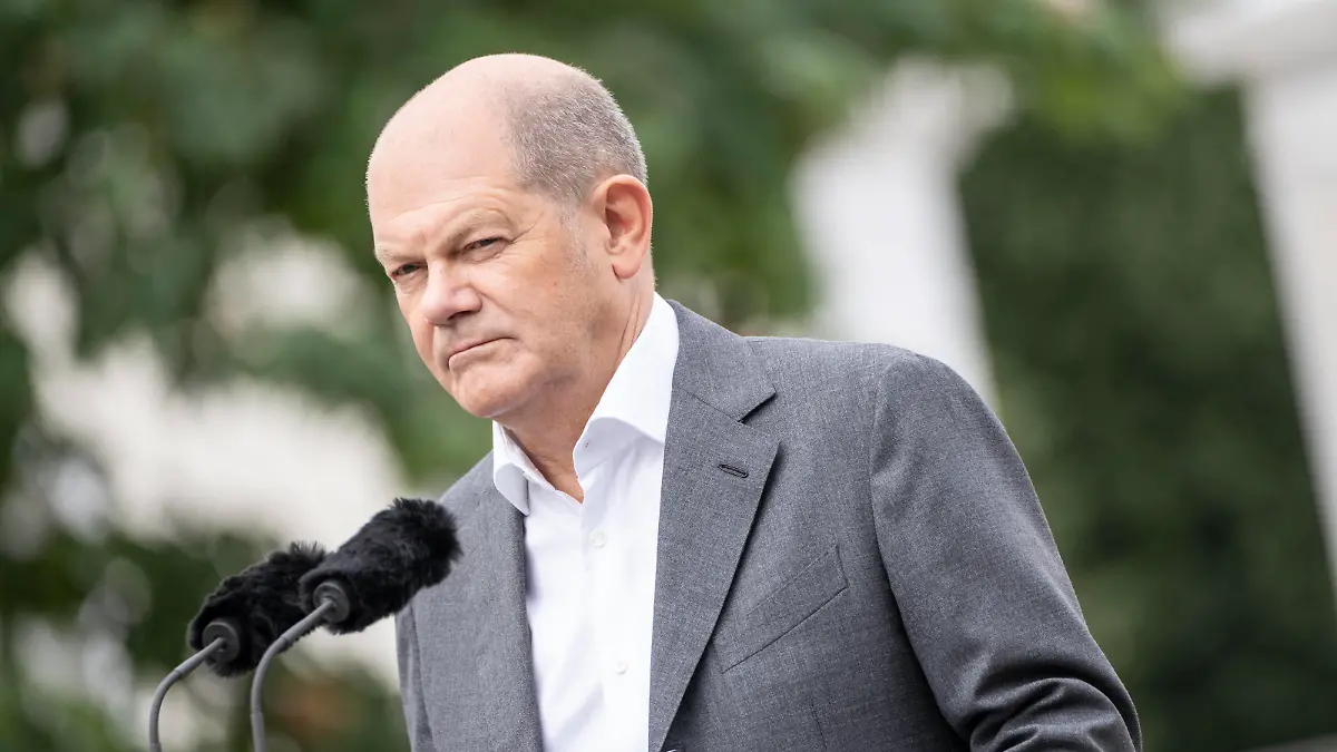 Zweitägige Klausurtagung der Bundesregierung auf Schloss Meseberg Tag 2 Olaf Scholz, BundeskanzlerZweitägige Klausurtagung der Bundesregierung auf Schloss Meseberg Tag 2 Olaf Scholz, Bundeskanzler, *** Two-day closed-door meeting of the German government at Schloss Meseberg Day 2 Olaf Scholz, Chancellor Two-day closed-door meeting of the German government at Schloss Meseberg Day 2 Olaf Scholz, Chancellor,
