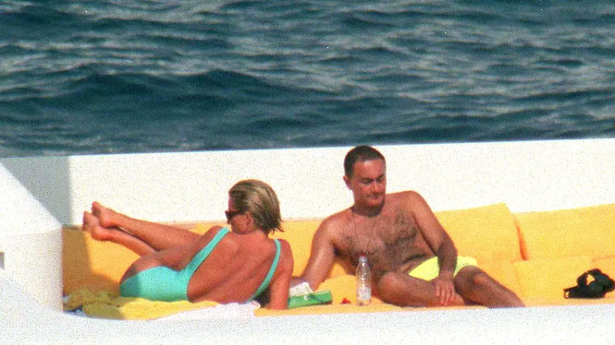 N°1565 Portofino/Italy August 25th, 1997 Non exclusive lady Di and Dodi Al Fayed on holiday in Portofino. Diana Spencer ( Princesse de Galles );Dodi Al Fayed Portofino Italy PUBLICATIONxINxGERxSUIxAUTxONLY 262153
Portofino Italy August 25th 1997 Non Exclusive Lady Tue and Dodi Al Fayed ON Holiday in Portofino Diana Spencer Princesse de Galles Dodi Al Fayed Portofino Italy PUBLICATIONxINxGERxSUIxAUTxONLY 262153