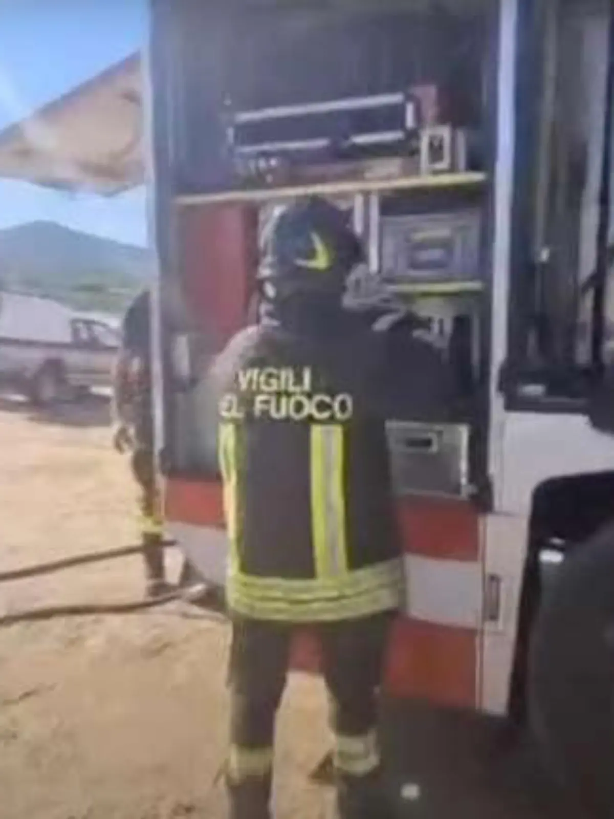Ein Junge starb bei einer Explosion in einem Wohnwagen.