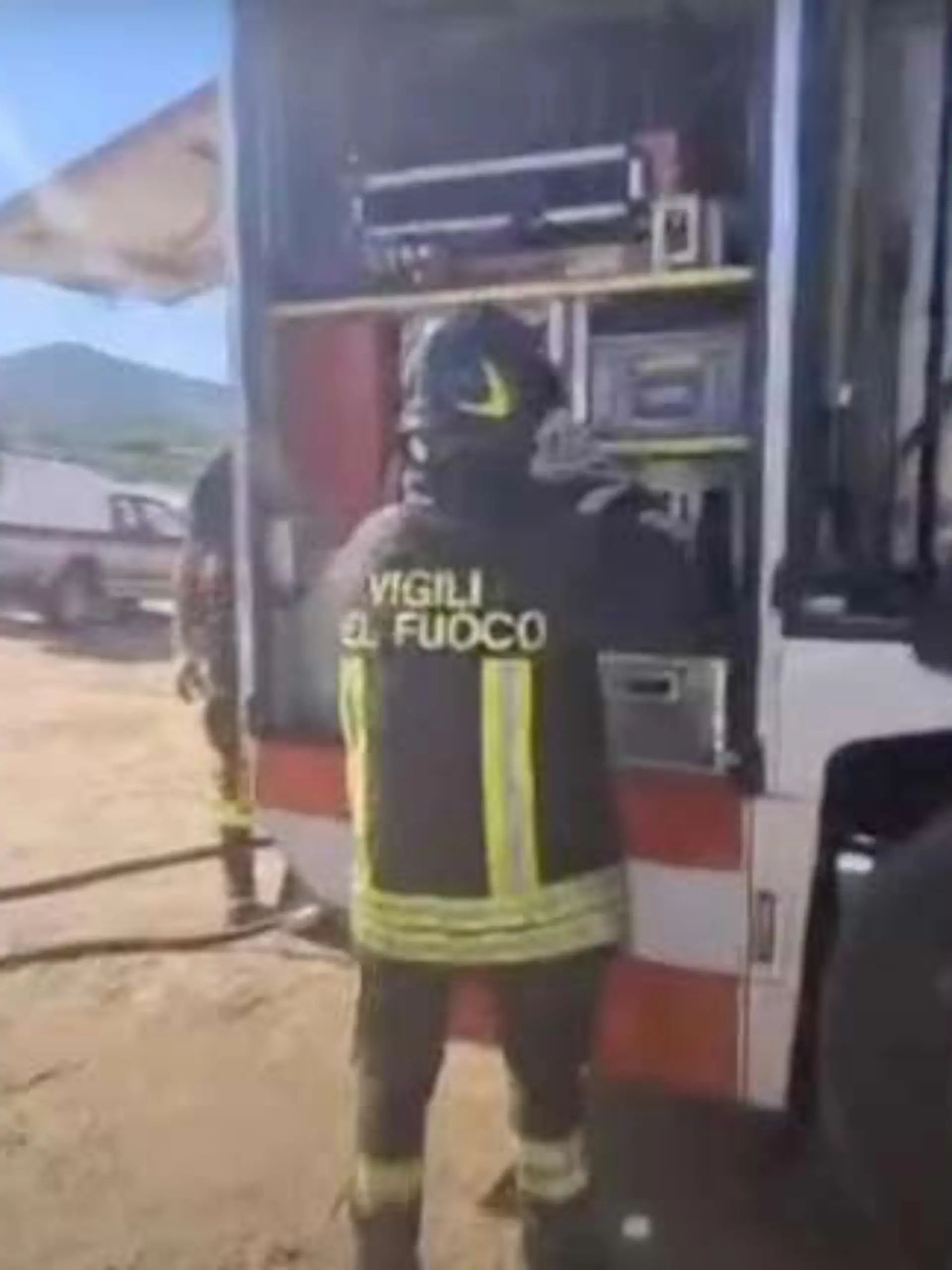 Ein Junge starb bei einer Explosion in einem Wohnwagen.