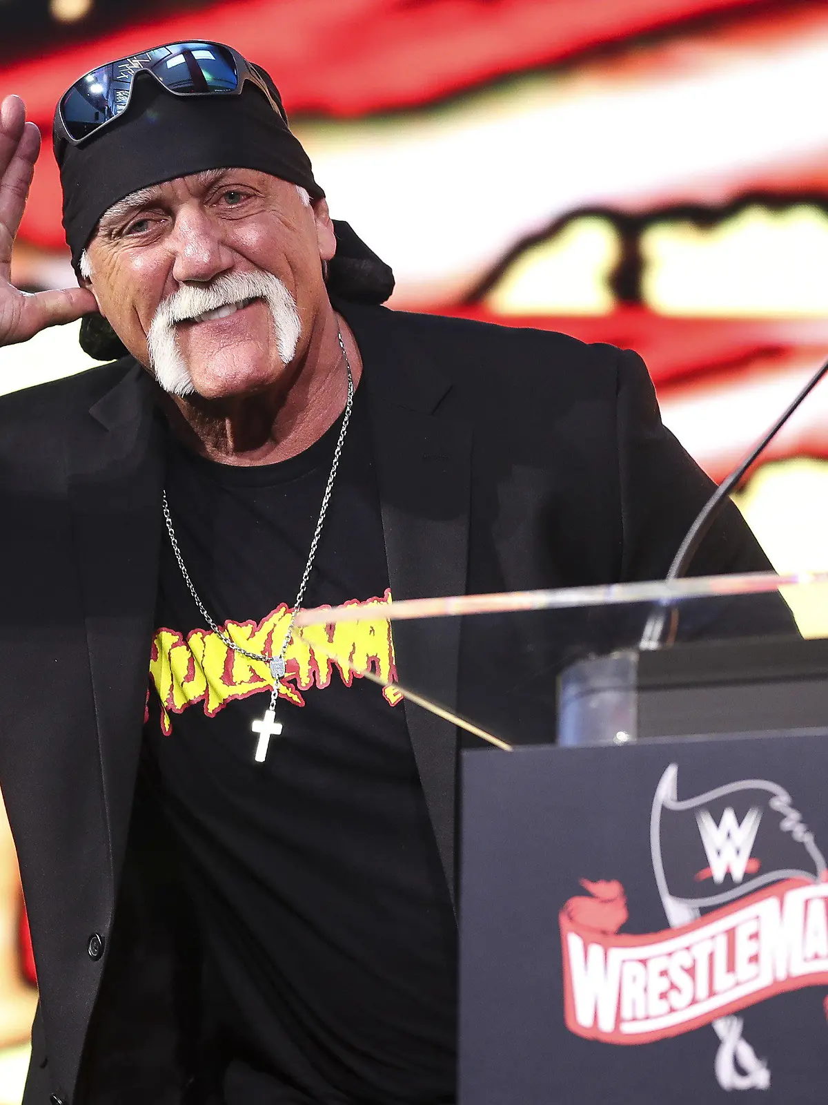 ARCHIV - 07.03.2019, USA, Tampa: Hulk Hogan betritt die Bühne im Raymond James Stadium in Tampa. (zu dpa: «Hulk Hogan hat sich wieder verlobt») Foto: Monica Herndon/TNS via ZUMA Press Wire/dpa +++ dpa-Bildfunk +++