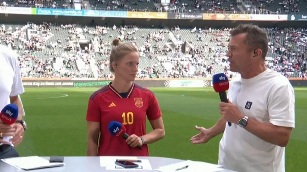 Moderator Sebatsian Hellmann mit Tabea Kemme und Lothar Matthäus.