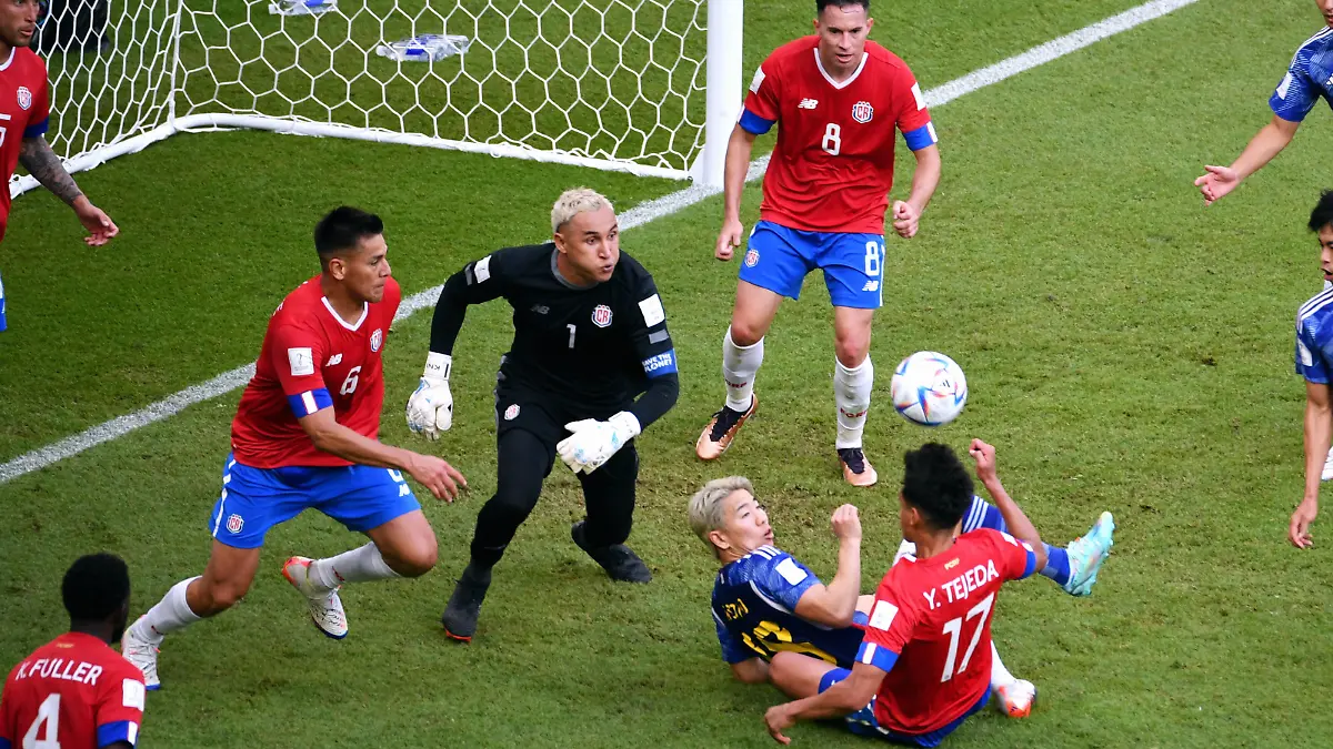 Fussball, Weltmeisterschaft, 2022, Herren, Qatar, Gruppe E, 2. Spieltag, Ahmed bi Ali Stadium: Japan - Costa Rica 0:1 Keylor Navas COS, Takuma Asano JPN, Yeltsin Tejeda COS. Aktion FIFA REGULATIONS PROHIBIT ANY USE OF PHOTOGRAPHS AS IMAGE SEQUENCES AND/OR QUASI-VIDEO *** Football, World Cup, 2022, Men, Qatar, Group E, Matchday 2, Ahmed bi Ali Stadium Japan Costa Rica 0 1 Keylor Navas COS , Takuma Asano JPN , Yeltsin Tejeda COS Action FIFA REGULATES PROHIBIT ANY USE OF PHOTOGRAPHS AS IMAGE SEQUENCES AND OR QUASI VIDEO