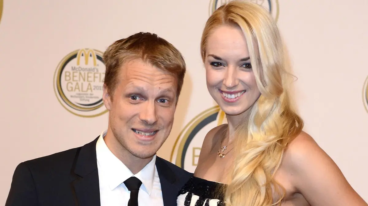 Oliver Pocher und Sabine Lisicki bei der McDonald s Benefiz-Gala zugunsten Familien schwer kranker Kinder im Gürzenich. Köln, 13.11.2015 Foto:xO.xHausenx/xFuturexImage

Oliver Pocher and Sabine Lisicki at the McDonald S Benefit Gala favour Families heavy Sick Children in Gürzenich Cologne 13 11 2015 Photo XO xHausenx xFuturexImage
