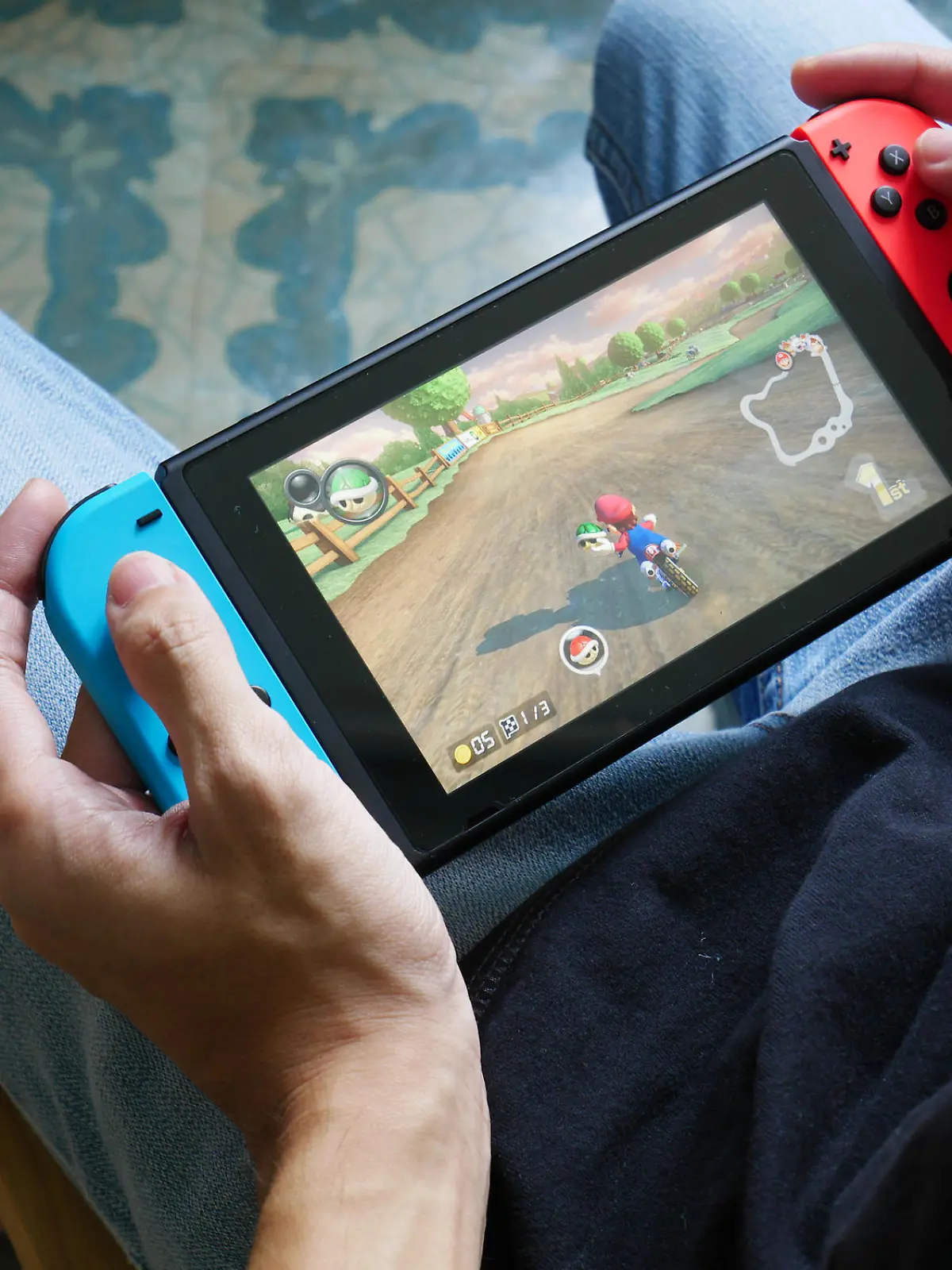 Mario Kart auf der Nintendo Switch spielen.
