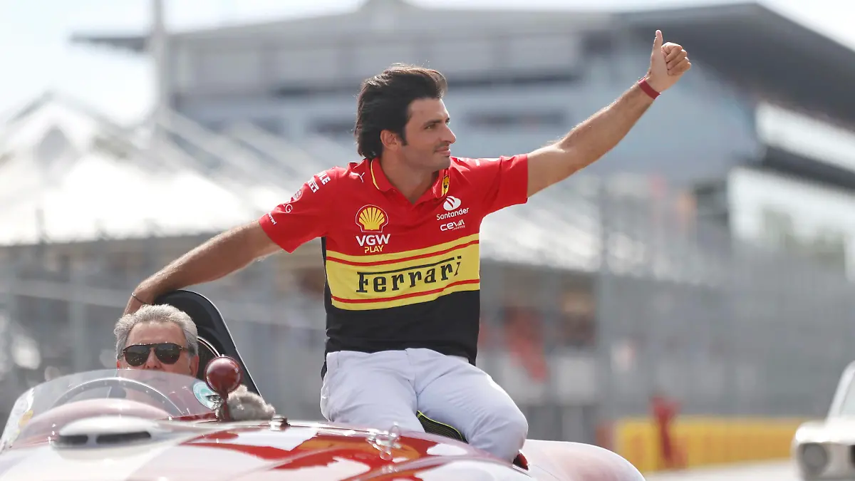 Formula 1 2023: Italian GP AUTODROMO NAZIONALE MONZA, ITALY - SEPTEMBER 03: Carlos Sainz, Scuderia Ferrari during the drivers parade during the Italian GP at Autodromo Nazionale Monza on Sunday September 03, 2023 in Monza, Italy. Photo by Andy Hone / LAT Images Images EDITORIAL USE ONLY GP2314_105831_ONY9177