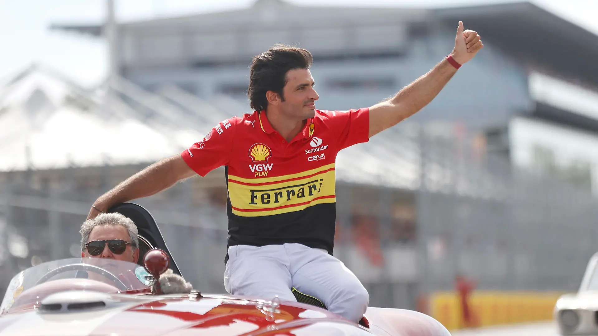 Formula 1 2023: Italian GP AUTODROMO NAZIONALE MONZA, ITALY - SEPTEMBER 03: Carlos Sainz, Scuderia Ferrari during the drivers parade during the Italian GP at Autodromo Nazionale Monza on Sunday September 03, 2023 in Monza, Italy. Photo by Andy Hone / LAT Images Images EDITORIAL USE ONLY GP2314_105831_ONY9177