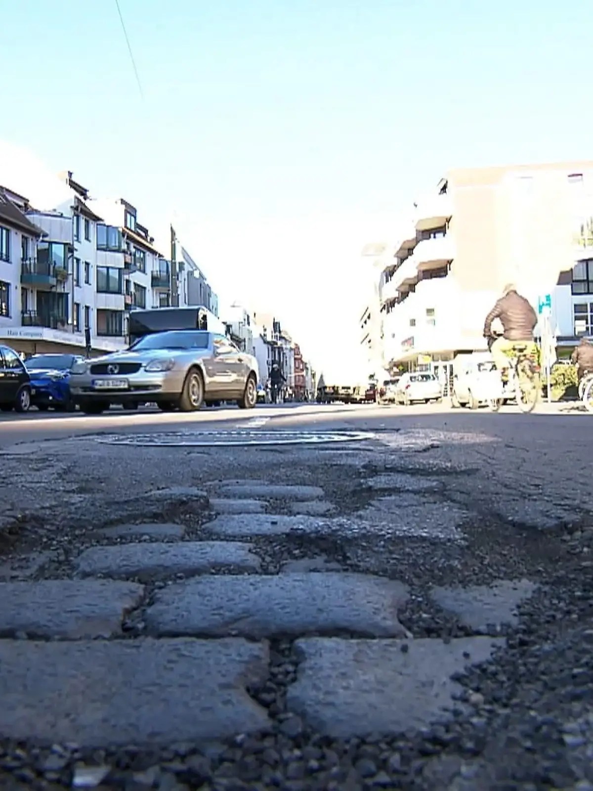 Bild zu: "Viele Straßen sind marode"