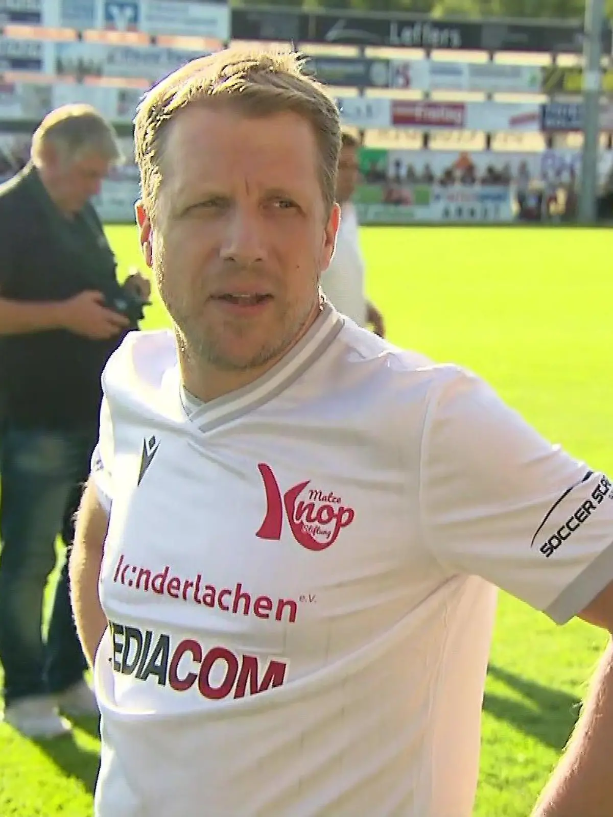 Oliver Pocher beim Benefiz-Fußballspiel zugunsten des Vereins "Kinderlachen".