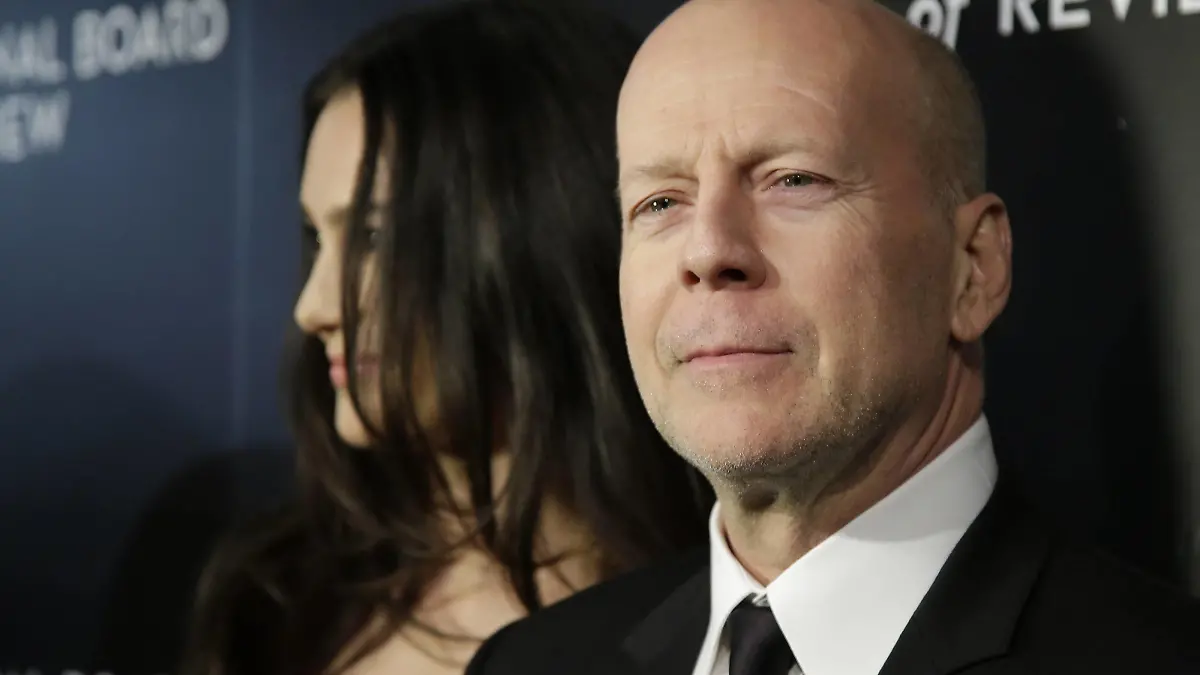 Emma Heming-Willis and Bruce Willis arrive on the red carpet at the 2014 National Board of Review Gala at Cipriani 42nd Street in New York City on January 6, 2015. PUBLICATIONxINxGERxSUIxAUTxHUNxONLY NYP20150106142 JOHNxANGELILLO
Emma Heming Willis and Bruce Willis Arrive ON The Red Carpet AT The 2014 National Board of REVIEW Gala AT Cipriani 42nd Street in New York City ON January 6 2015 PUBLICATIONxINxGERxSUIxAUTxHUNxONLY NYP20150106142 JOHNxANGELILLO