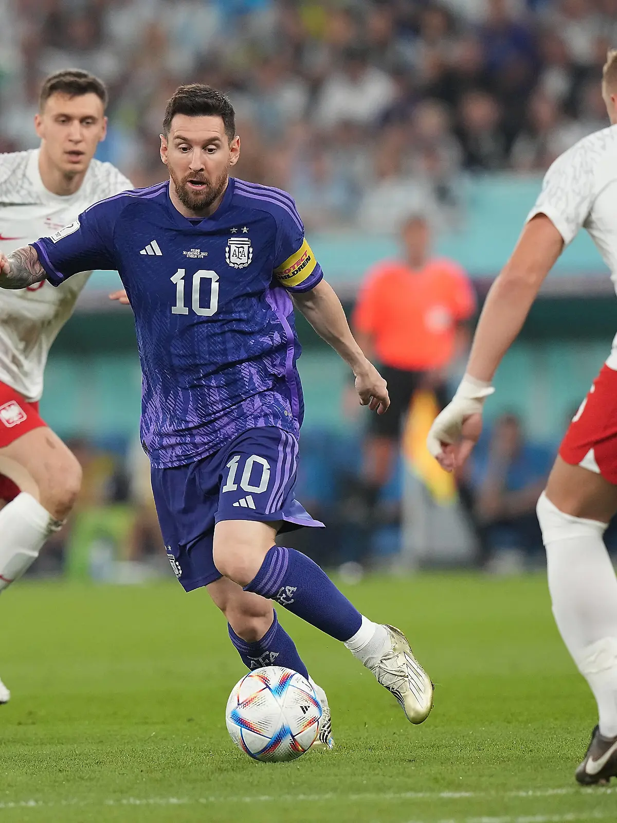  QAT, WM FIFA 2022, Group C, Polen vs Argentinien / 30.11.2022, Stadium 974, Doha, QAT, WM FIFA 2022, Group C, Polen vs Argentinien, im Bild Argentina s forward Lionel Messi , Poland s defender Kamil Glik . *** QAT, WM FIFA 2022, Group C, Poland vs Argentina 30 11 2022, Stadium 974, Doha, QAT, WM FIFA 2022, Group C, Poland vs Argentina, in picture Argentina s forward Lionel Messi , Poland s defender Kamil Glik nordphotoxGmbHx/xBratic nph00250