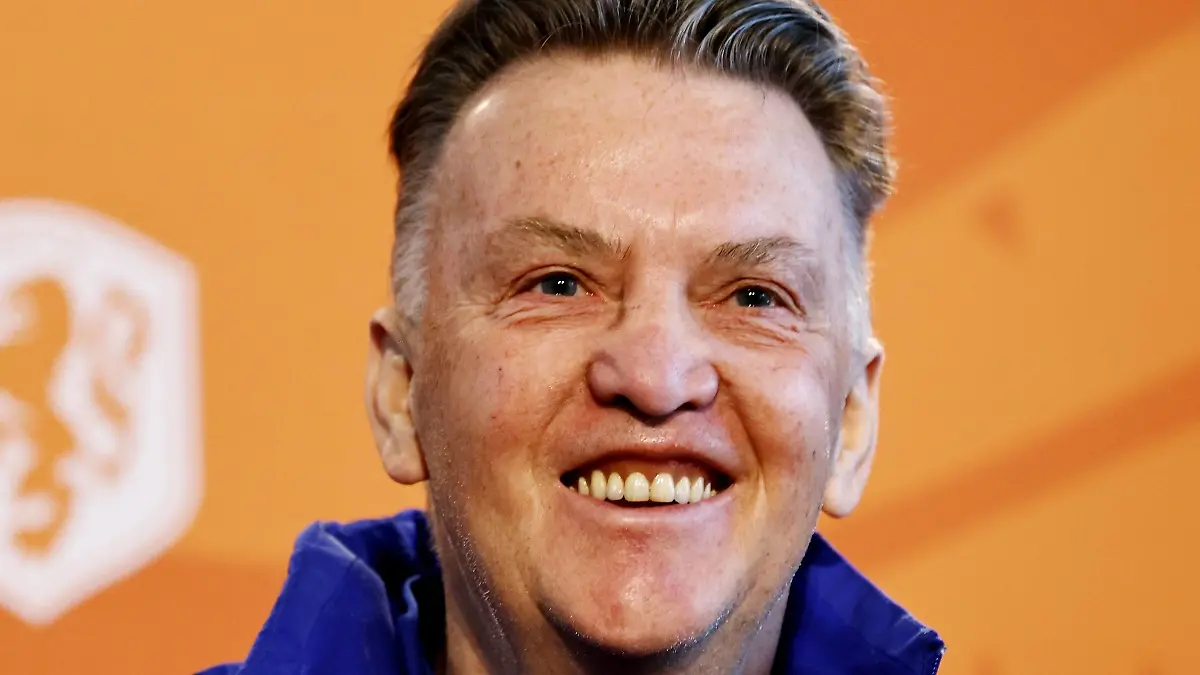 ZEIST - Coach Louis van Gaal during a press conference, PK, Pressekonferenz of the Dutch national team, Nationalteam on the KNVB Campus on March 25, 2022 in Zeist, the Netherlands. The Dutch national team is preparing for the friendly matches against Denmark and Germany. ANP MAURICE VAN STEEN International Friendly, Länderspiel, Nationalmannschaft 2021/2022 xVIxANPxSportx/xxANPxIVx *** ZEIST Coach Louis van Gaal during a press conference of the Dutch national team on the KNVB Campus on March 25, 2022 in Zeist, the Netherlands The Dutch national team is preparing for the friendly matches against Denmark and Germany ANP MAURICE VAN STEEN International Friendly 2021 2022 xVIxANPxSportx xxANPxIVx 446079191 originalFilename: 446079191.jpg