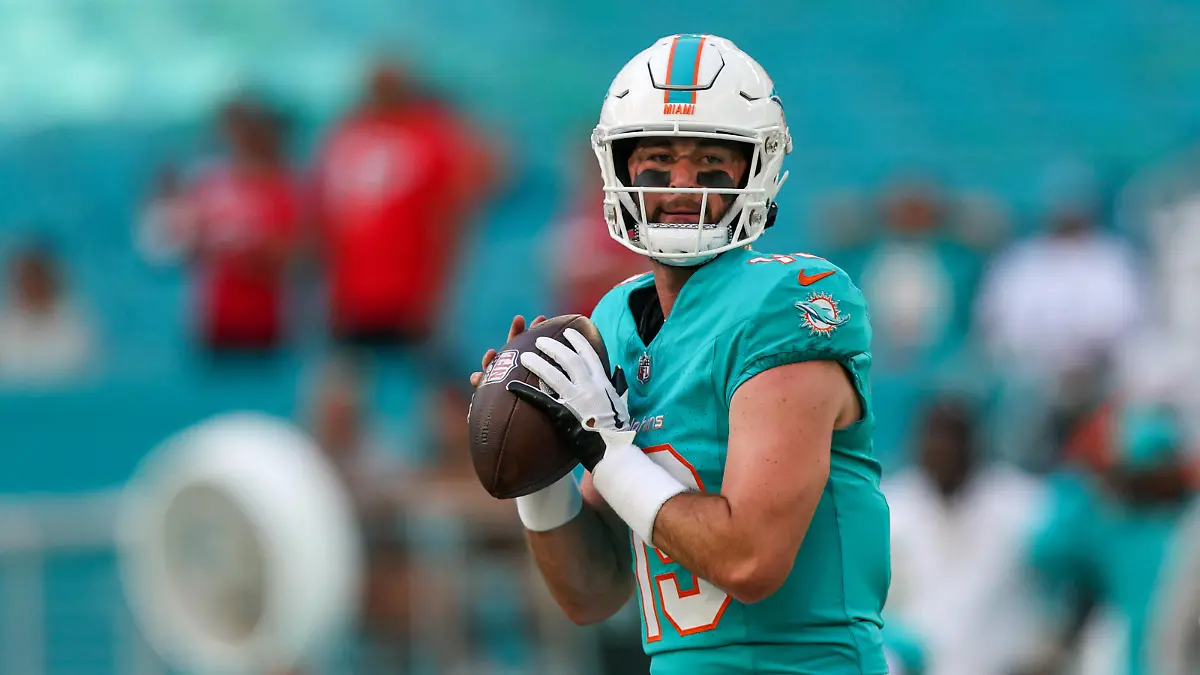 NFL, American Football Herren, USA Preseason-Atlanta Falcons at Miami Dolphins Aug 11, 2023 Miami Gardens, Florida, USA Miami Dolphins quarterback Skylar Thompson 19 warms up before a game against the Atlanta Falcons at Hard Rock Stadium. Miami Gardens Hard Rock Stadium Florida USA, EDITORIAL USE ONLY PUBLICATIONxINxGERxSUIxAUTxONLY Copyright: xNathanxRayxSeebeckx 20230811_nrs_fo8_00020_