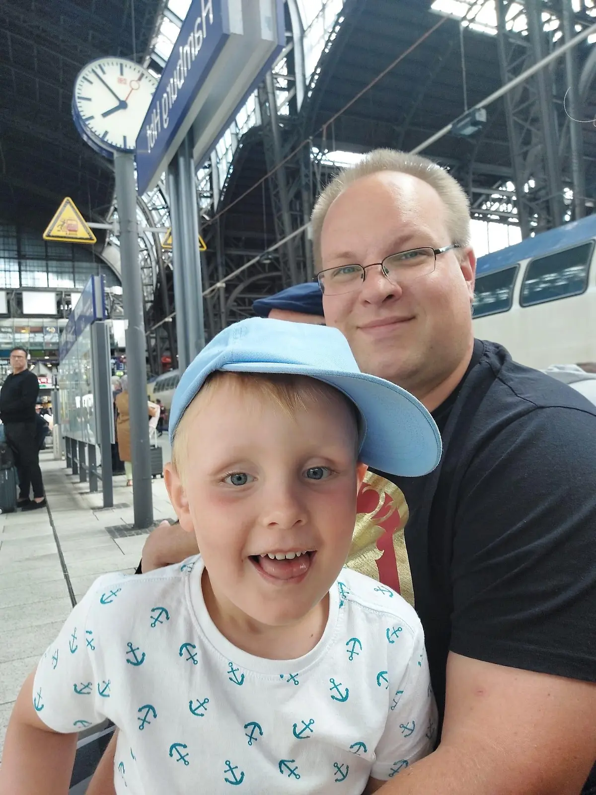 Sascha Matthies und sein Sohn (5). Das waren noch unbeschwerte Zeiten.