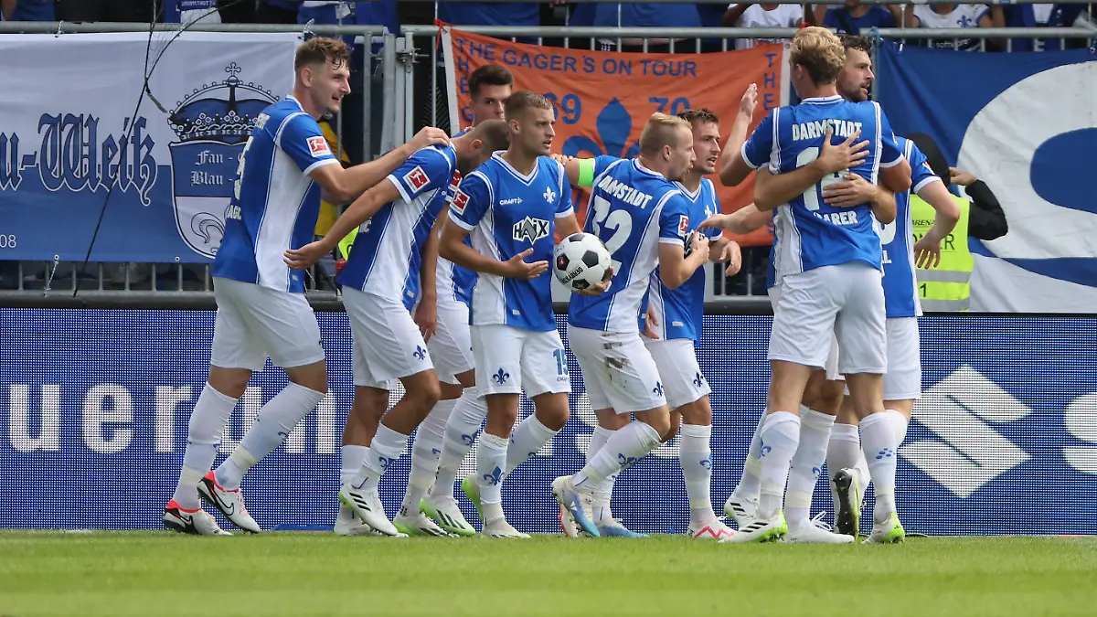 26.08.2023, xdcx, Fussball Bundesliga, SV Darmstadt 98 - 1. FC Union Berlin, emonline, emspor, despor, v.l., Torjubel zum 1:1 durch Marvin Mehlem SV Darmstadt 98, Goal celebration, celebrate the goal DFL/DFB REGULATIONS PROHIBIT ANY USE OF PHOTOGRAPHS AS IMAGE SEQUENCES AND/OR QUASI-VIDEO. *** 26 08 2023, xdcx, Fussball Bundesliga, SV Darmstadt 98 1 FC Union Berlin, emonline, emspor, despor, v l , Goal celebration for 1 1 by Marvin Mehlem SV Darmstadt 98 , Goal celebration, celebrate the goal DFL DFB REGULATES PROHIBIT ANY USE OF PHOTOGRAPHS AS IMAGE SEQUENCES AND OR QUASI VIDEO Copyright: HMBxMedia/Claus
