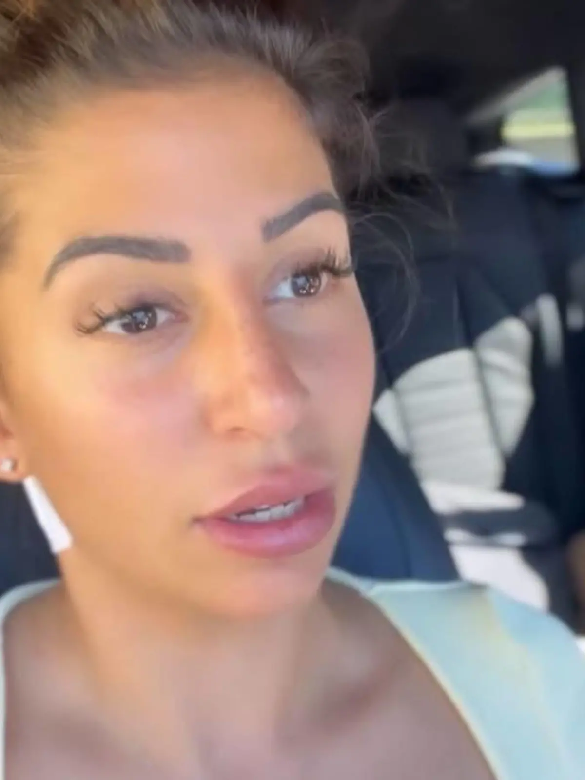 Eva Benetatou meldet sich nach einem Eingriff im Krankenhaus bei ihren Fans.