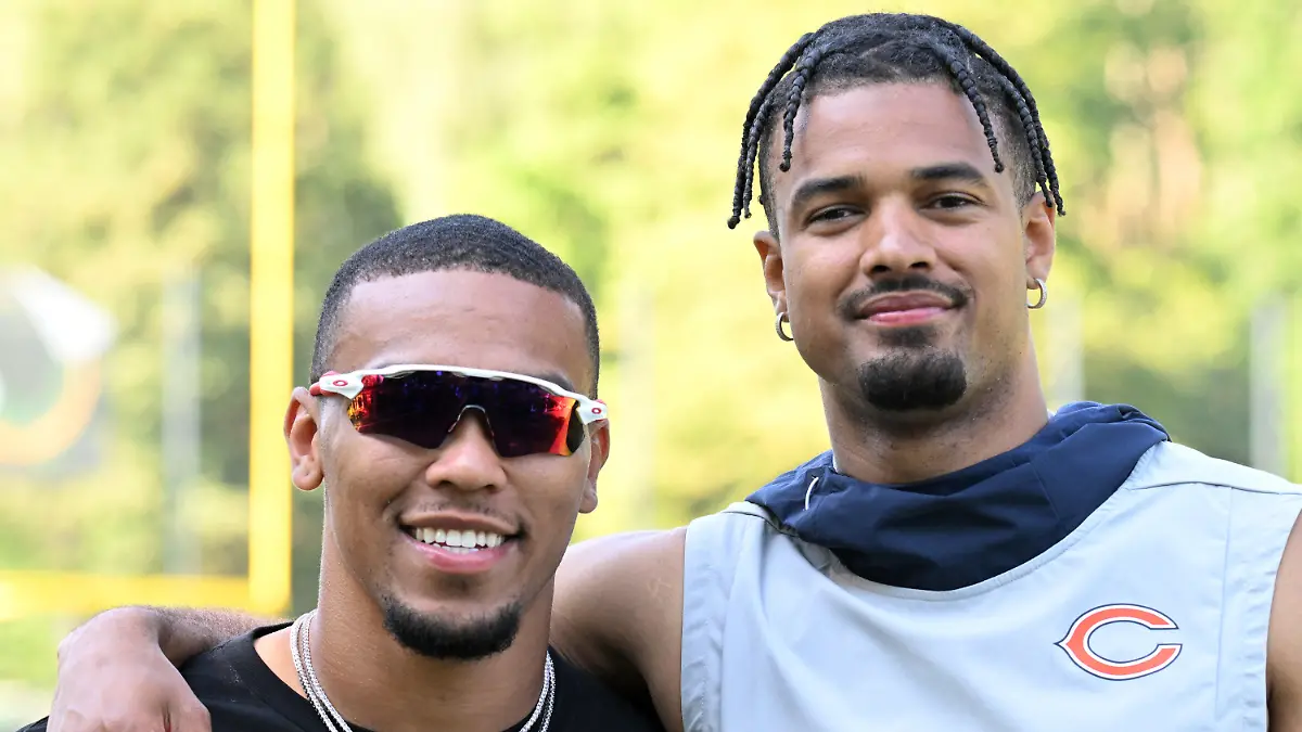 ARCHIV - 25.06.2023, Nordrhein-Westfalen, Köln: American Football: St. Brown Youth Football Camp. Amon-Ra St. Brown (l) und Equanimeous St. Brown. (zu dpa: «Johnson und St.-Brown-Brüder mit Kaderplatz bei ihren NFL-Teams») Foto: Federico Gambarini/dpa +++ dpa-Bildfunk +++