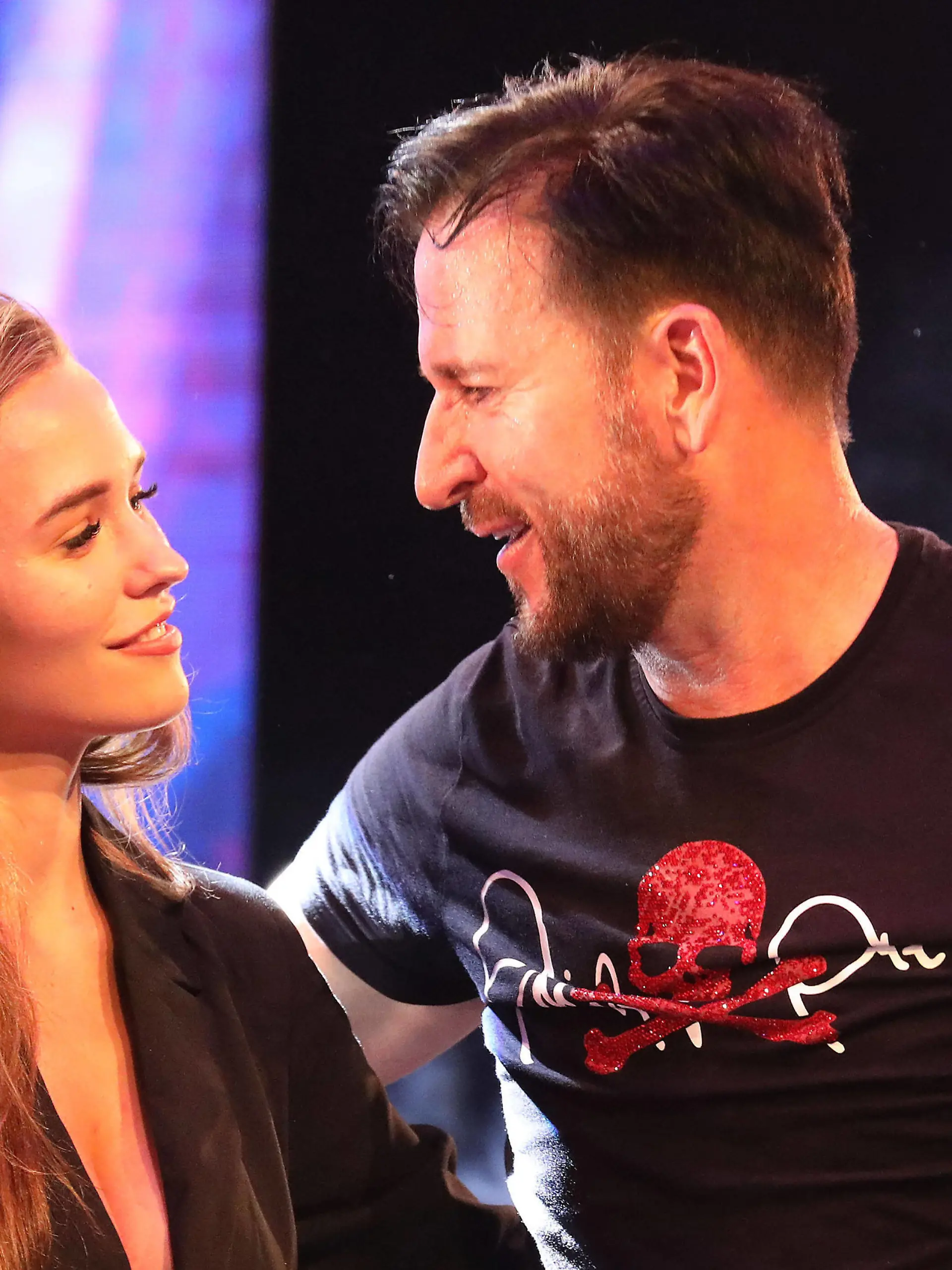 Michael Wendler - Live in Concert XXL - am 28.09.2019 in der Turbinenhalle in Oberhausen Laura Sophia Müller, Michael Wendler steht am 28.09.2019 in der Turbinenhalle in Oberhausen auf der Bühne. *** Michael Wendler Live in Concert XXL on 28 09 2019 in the Turbinenhalle in Oberhausen Laura Sophia Müller, Michael Wendler on stage on 28 09 2019 in the Turbinenhalle in Oberhausen xTSx