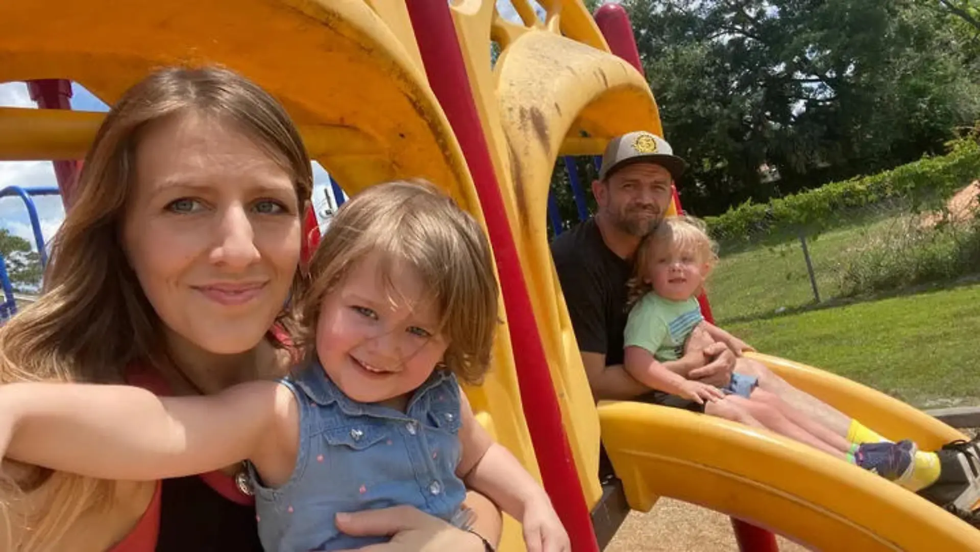 Sadie und ihre Zwillinge - die beiden Kinder starben bei einem tragischen Unglück.