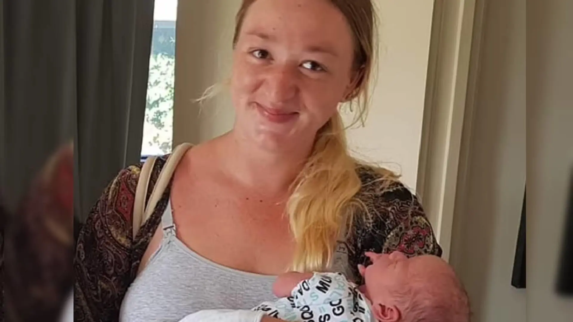 Samantha Stephenson hält den jüngsten ihrer fünf Söhne. Auch er ist im Feuer gestorben.