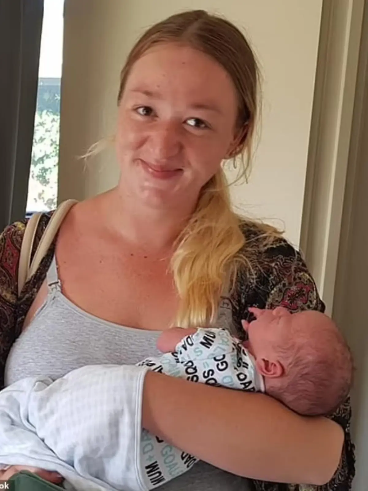 Samantha Stephenson hält den jüngsten ihrer fünf Söhne