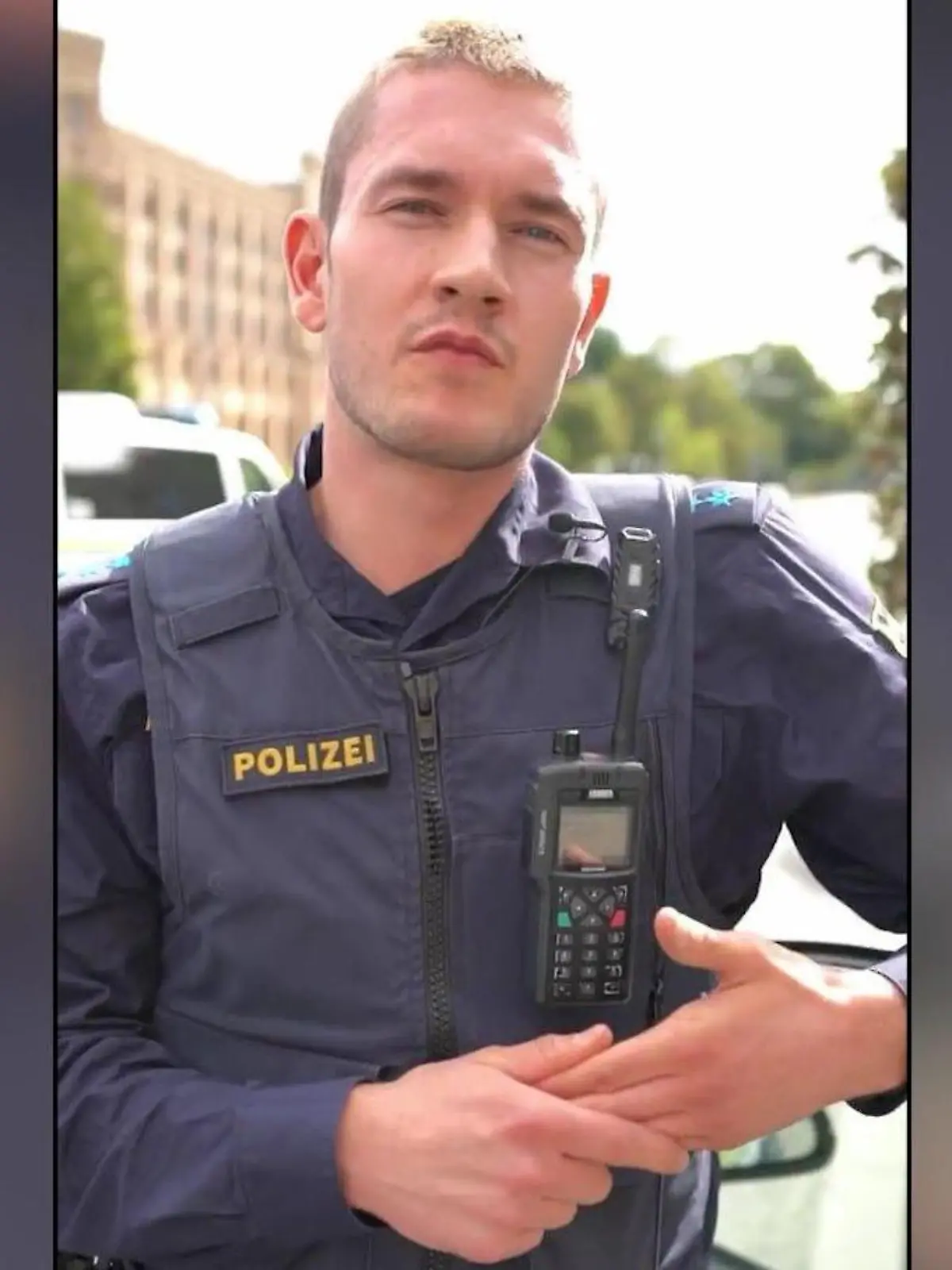 Die Klimakleber in München werden nicht müde gegen die IAA zu demonstrieren. Auch zum Ärger der Münchner Polizei, die in einem X-Video (ehemals Twitter) deutlich macht, dass sie eigentlich wichtigeres zu tun hat, als Aktivisten wegzutragen.