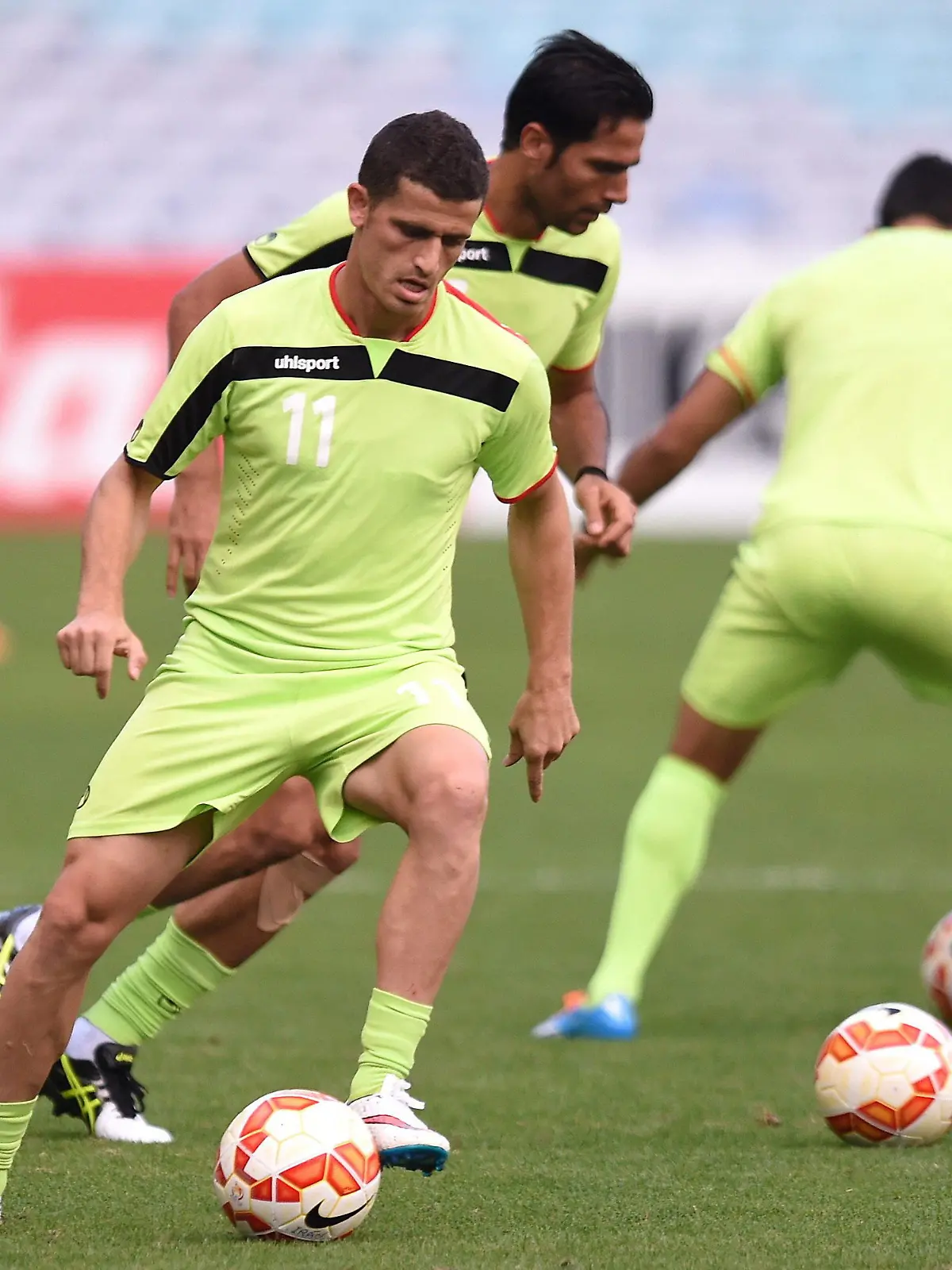 ARCHIV - 13.01.2015, Australien, Sydney: Voria Ghafouri (links) beim Training (zu dpa: «Irans Ex-Nationalspieler Ghafouri soll freigelassen werden») Foto: Paul Miller/dpa +++ dpa-Bildfunk +++