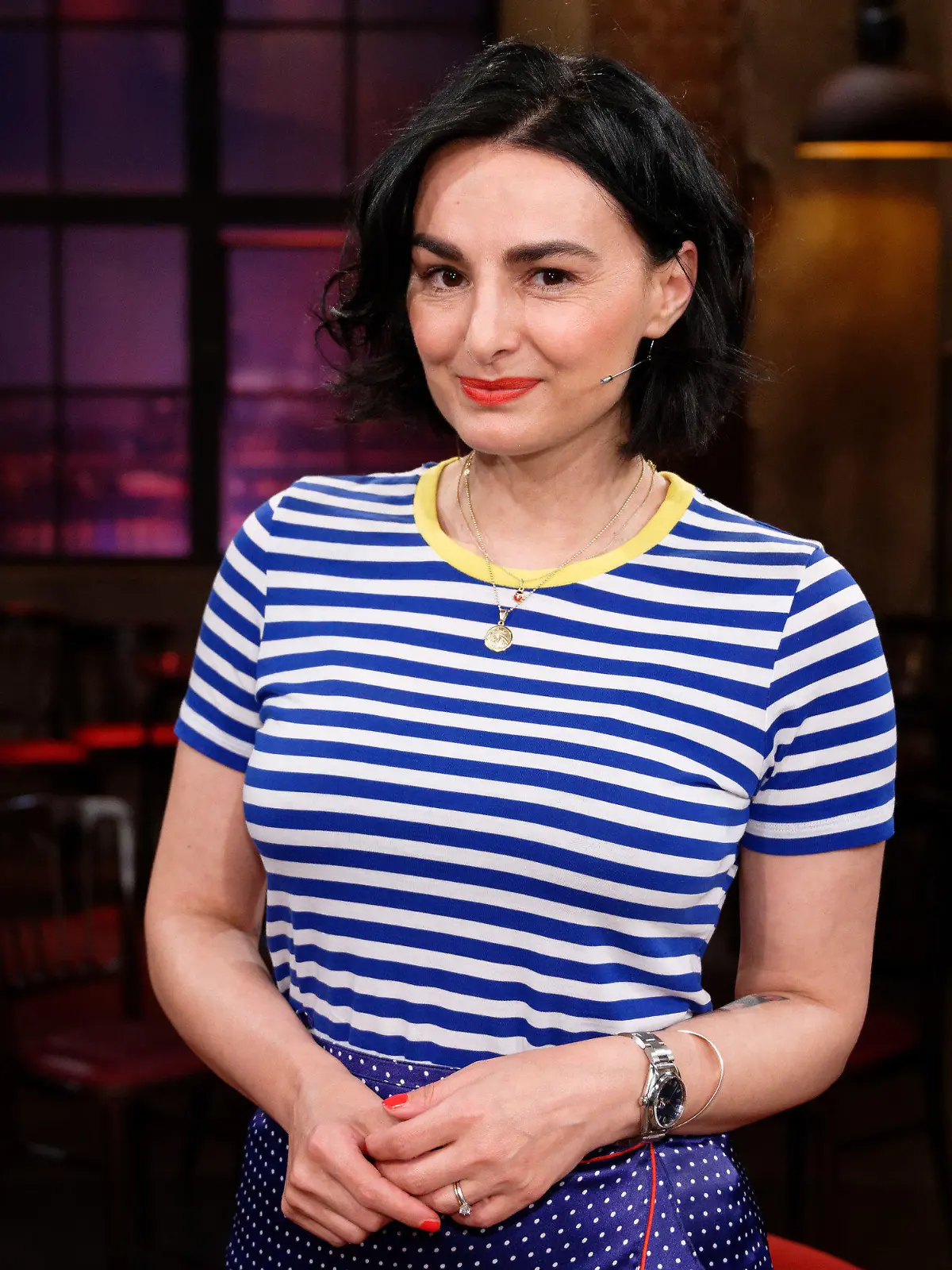 ARCHIV - 03.05.2019, Nordrhein-Westfalen, Köln: Die Schauspielerin Mimi Fiedler steht nach der Aufzeichnung der WDR-Talkshow "Kölner Treff" im Studio. (Zu dpa "«Tatort»-Schauspielerin Mimi Fiedler spricht über Problemzonen") Foto: Henning Kaiser/dpa +++ dpa-Bildfunk +++