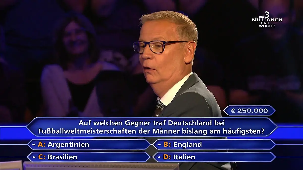 Günther Jauch ist überrascht, als Katharina Richter ihm ihren Telefonjoker-Plan offenbart.