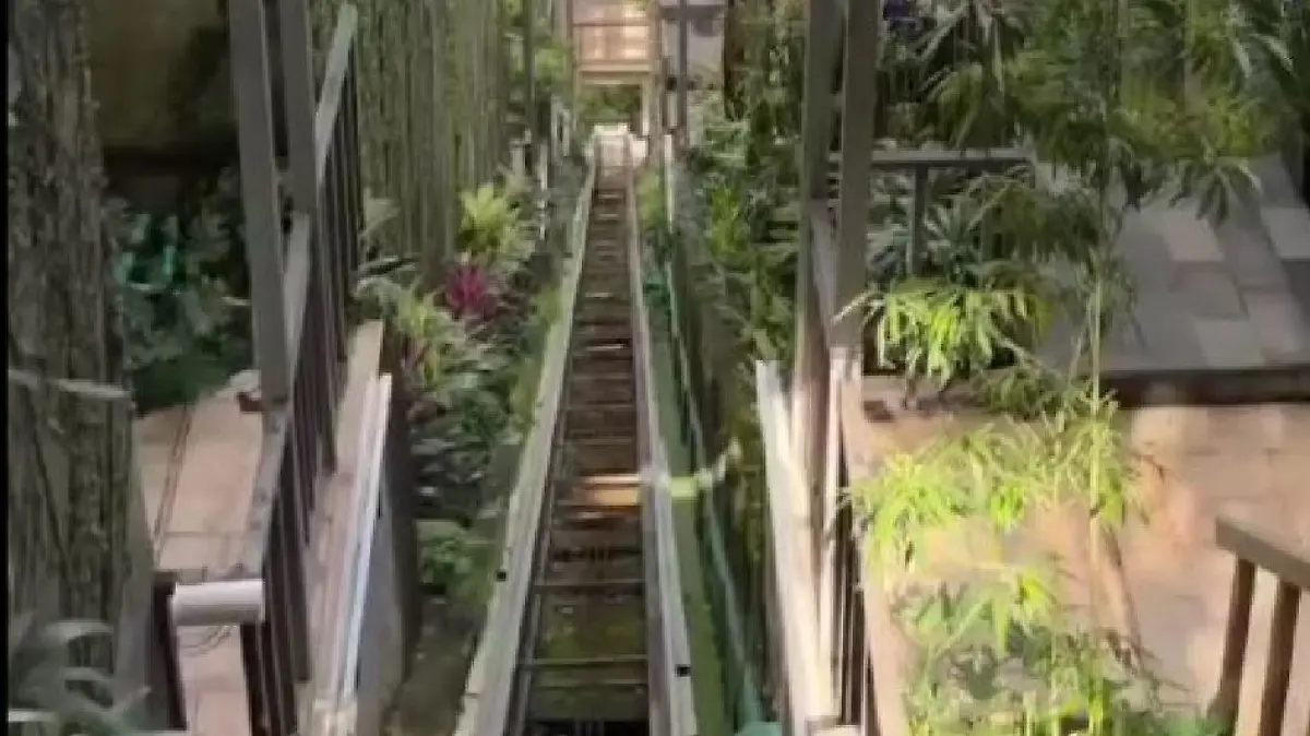 In einem Instagram-Video des Hotels ist zu sehen, wie der Aufzug die lange Strecke zurücklegt.