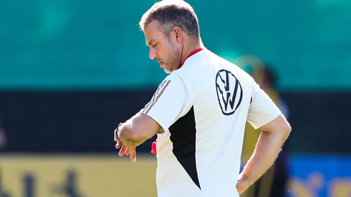 Bundestrainer Hansi Flick Deutschland - Training Nationalmannschaft Deutschland hinter der AOK Arena in Wolfsburg - Fussball,Deutschland,06.09.2023 *** National coach Hansi Flick Germany training national team Germany behind AOK Arena in Wolfsburg football,Germany,06 09 2023