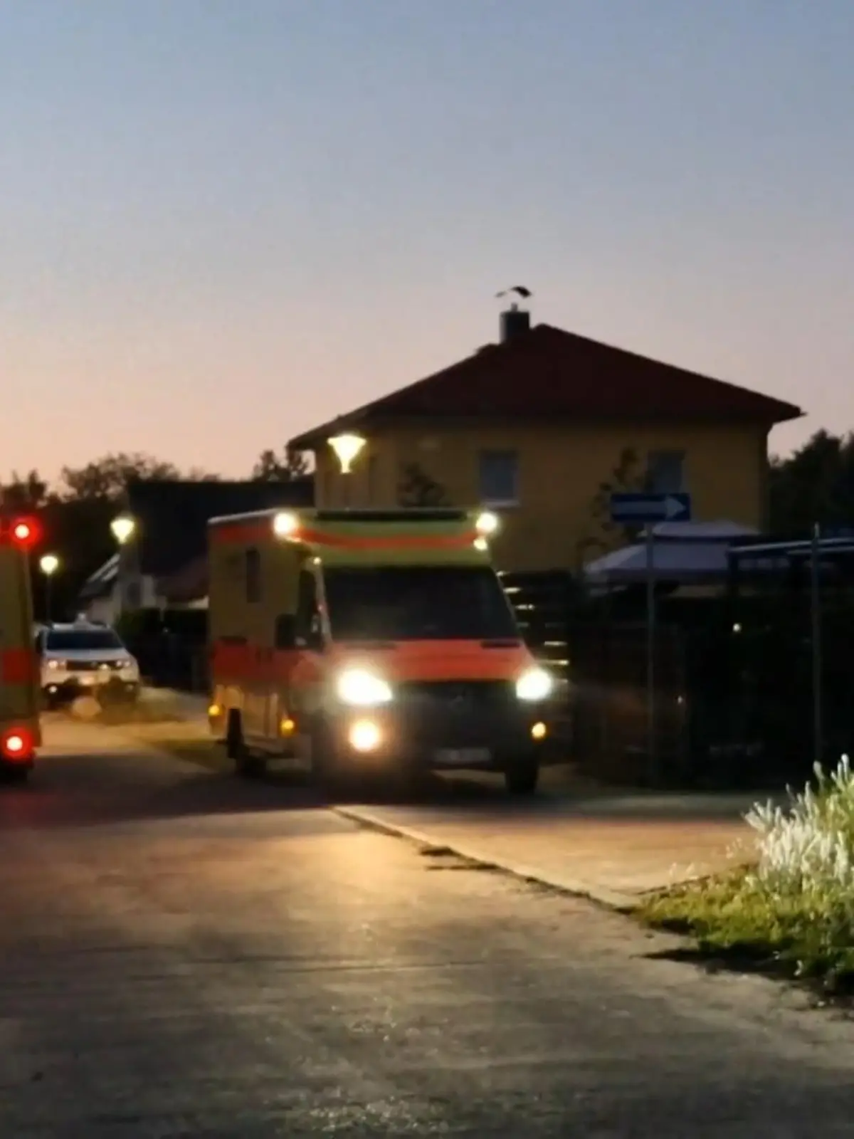 Ein zwei Jahre alter Junge soll am Mittwoch in einem unbeobachteten Moment im eigenen Gartenpool in Beelitz (Brandenburg) ertrunken sein. Seine Mutter soll noch versucht haben ihn zu reanimieren – doch ohne Erfolg.