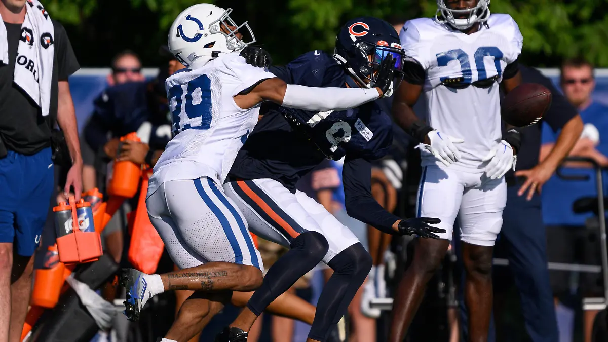 WESTFIELD, IN - AUGUST 16: Indianapolis Colts cornerback Darrell Baker Jr. 39 and Chicago Bears wide receiver Equanimeous St. Brown 19 run through a drill during the Indianapolis Colts and Chicago Bears joint Training Camp practice on August 16, 2023 at the Grand Park Sports Campus in Westfield, IN. Photo by Zach Bolinger/Icon Sportswire NFL, American Football Herren, USA AUG 16 Indianapolis Colts Training Camp EDITORIAL USE ONLY Icon2308163524