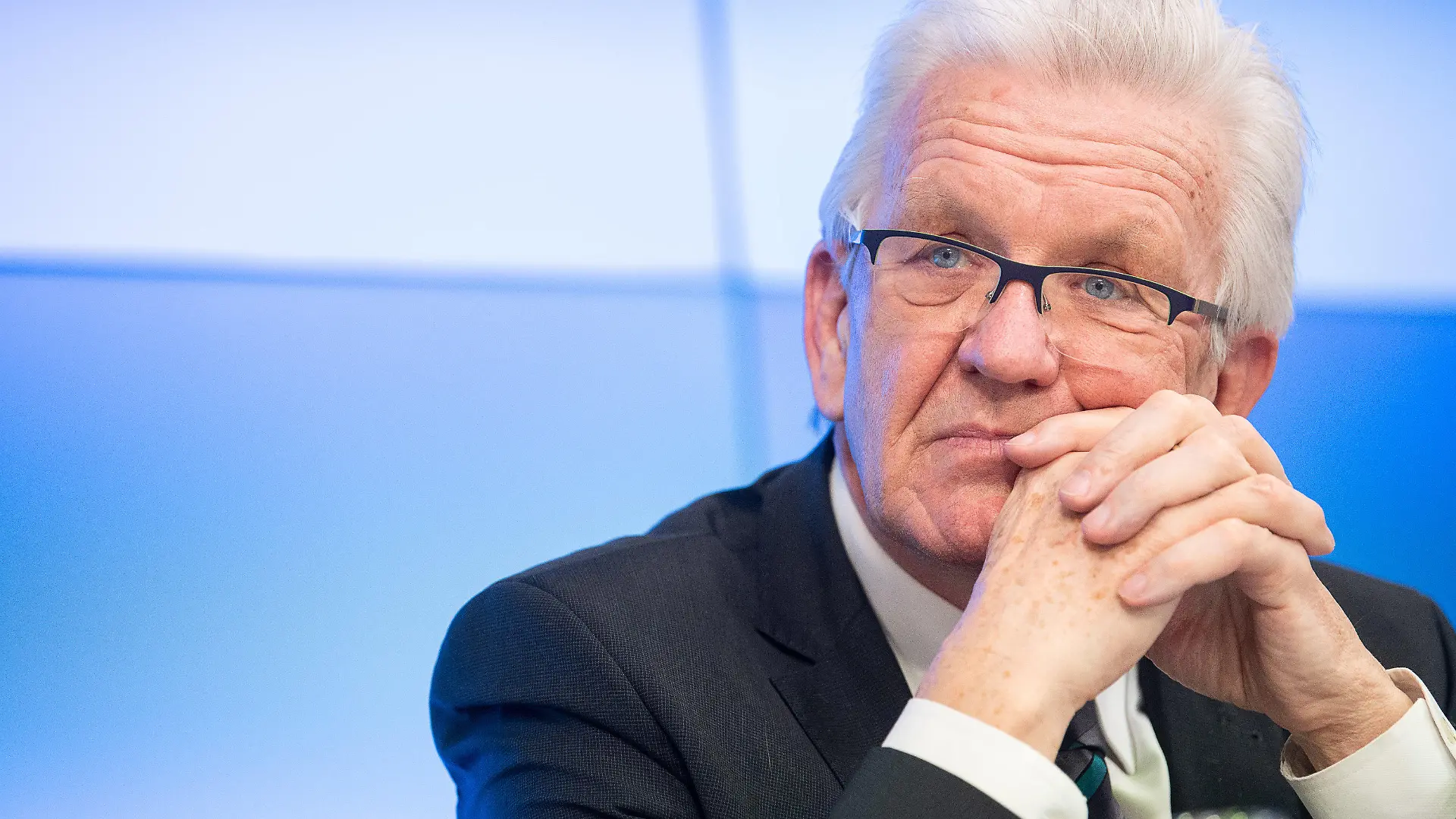 ARCHIV - 02.03.2021, Baden-Württemberg, Stuttgart: Winfried Kretschmann (Bündnis 90/Die Grünen), Ministerpräsident von Baden-Württemberg, nimmt an der Landespressekonferenz Baden-Württemberg teil. (zu dpa «Jugendsünden - wie deutsche Politiker mit Irrtümern umgingen») Foto: Sebastian Gollnow/dpa +++ dpa-Bildfunk +++