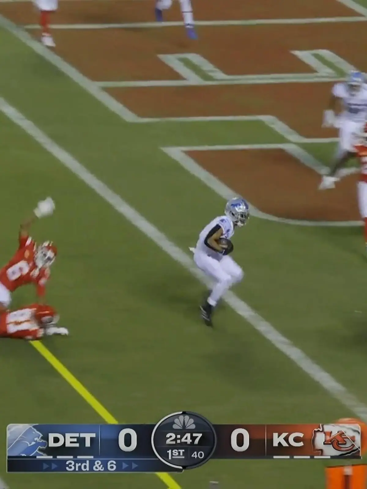 Der deutsche NFL-Held Amon-Ra St. Brown (23) schreibt Geschichte!

Der flinke Wide Receiver der Detroit Lions schafft den ersten Touchdown der Saison – der zwölfte seiner Karriere!
