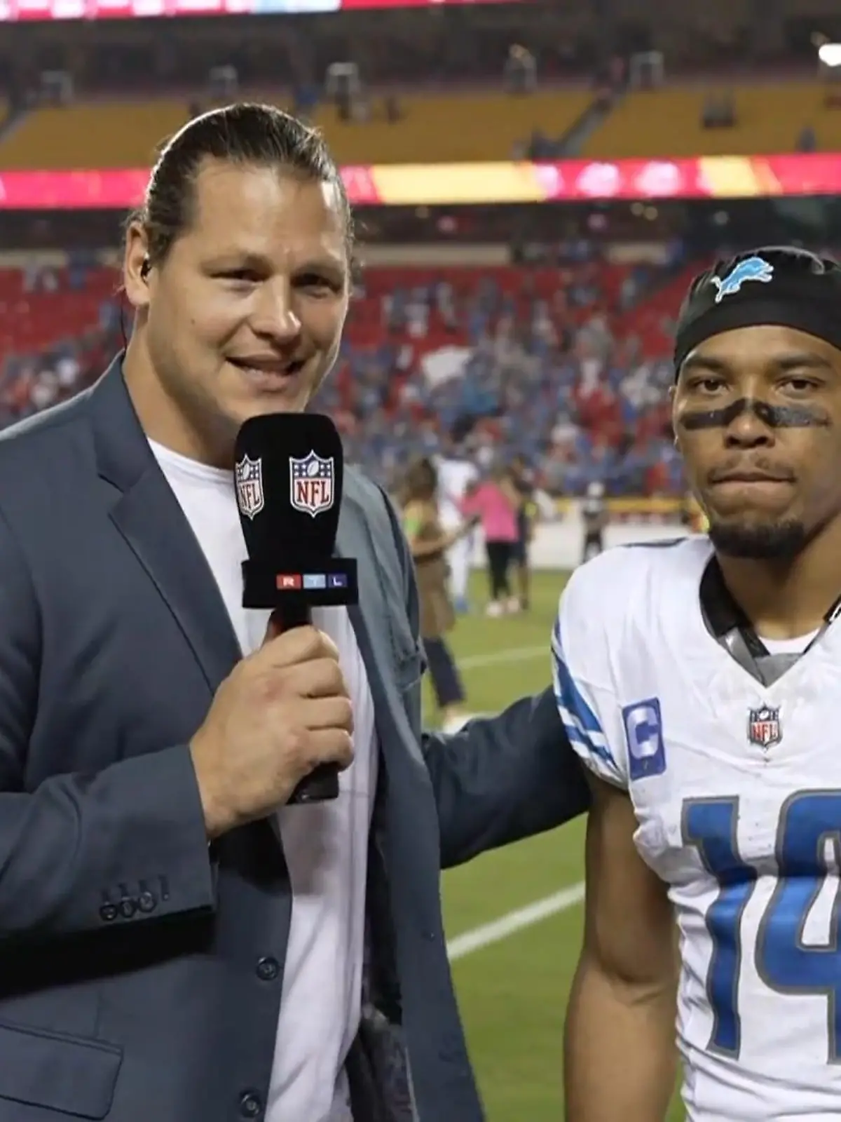 Es war eine Traum-Nacht für den deutschen NFL-Star Amon-Ra St. Brown (23)! 

Erst schaffte er den ersten NFL-Touchdown der Saison, dann gewannen seine Lions auch noch Auswärts bei den Kansas City Chiefs.