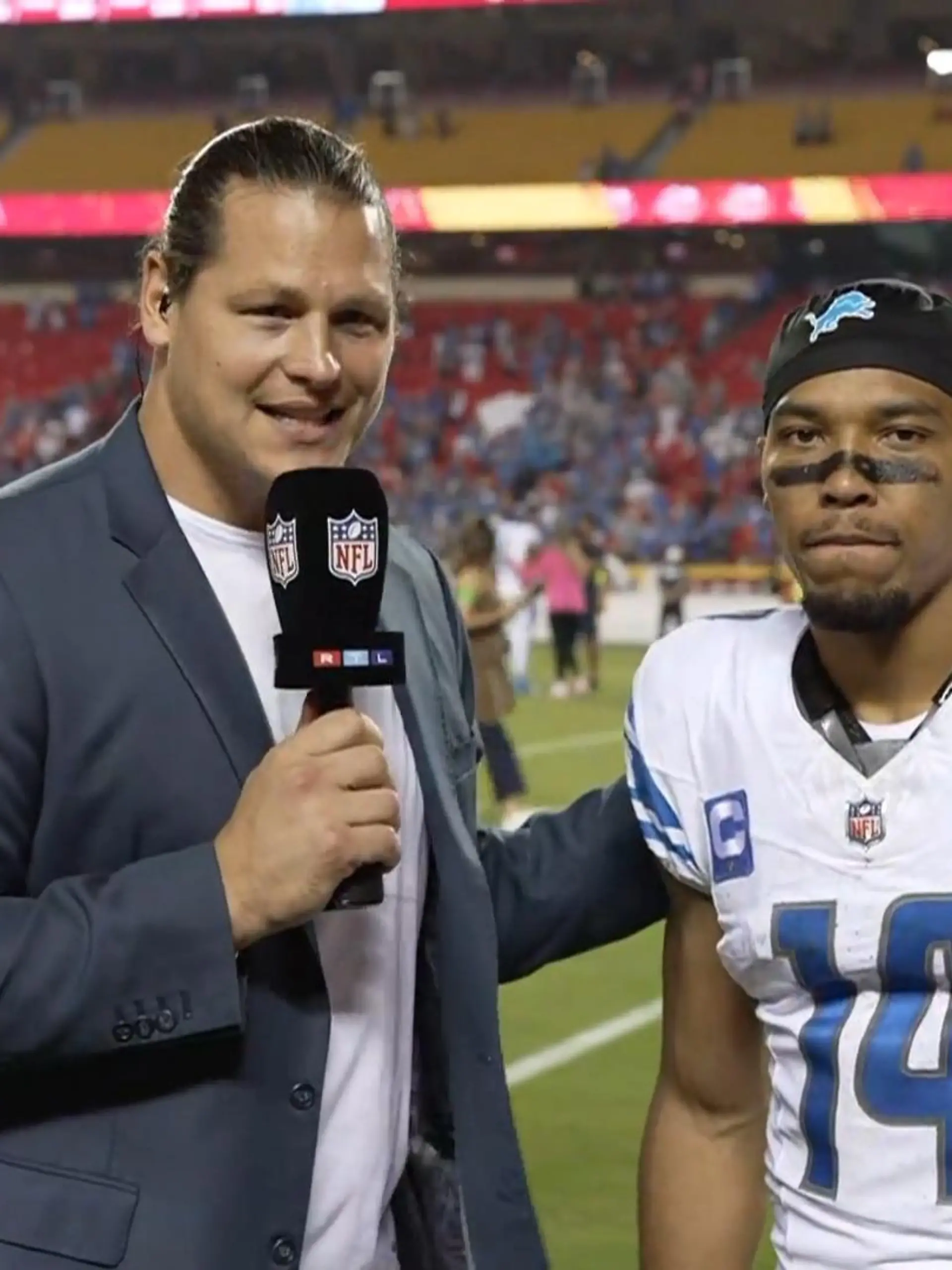 Es war eine Traum-Nacht für den deutschen NFL-Star Amon-Ra St. Brown (23)! 

Erst schaffte er den ersten NFL-Touchdown der Saison, dann gewannen seine Lions auch noch Auswärts bei den Kansas City Chiefs.