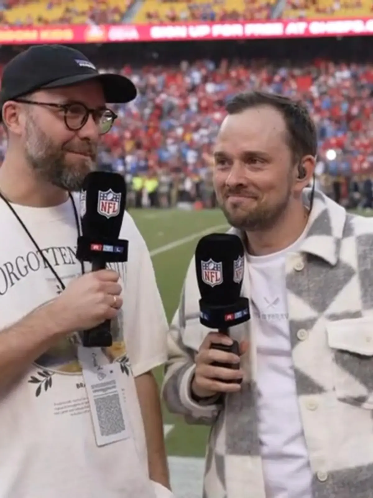Football-Fans aufgepasst! Endlich ist die NFL wieder da!

Setzt der Champion gleich ein Ausrufezeichen? Zum Auftakt bekommen es die Chiefs um Patrick Mahomes mit den Lions zu tun.

Bislang trafen Kansas City Chiefs und Detroit Lions insgesamt 17 Mal aufeinander, mit der leicht besseren Tendenz für die Chiefs, die zehn Begegnungen für sich entscheiden konnten, sieben Mal waren die Lions siegreich. Von den letzten drei Duellen gewannen die Chiefs zwei.

Mittendrin ist RTL-Community-Host Mitja Lafere und Chartstürmer Mark Forster! (scz)