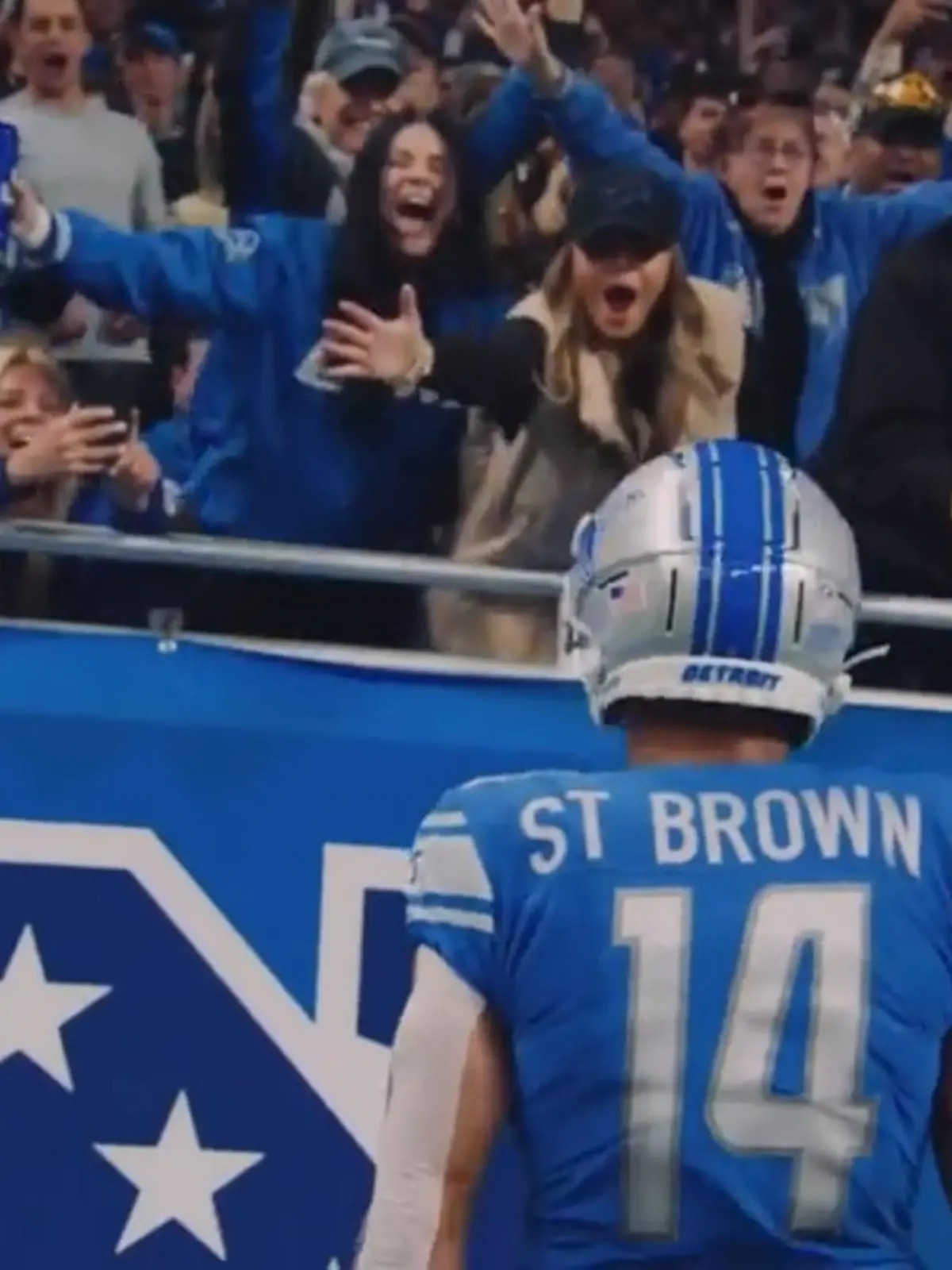 Amon-Ra St. Brown steht vor seiner dritten NFL-Saison und will mehr!

Gleich zum Auftakt kann sich der deutsch-amerikanische Wide Receiver im Eröffnungsspiel bei den Besten beweisen. Seine Ziele für diese Saison könnten kaum ambitionierter sein.