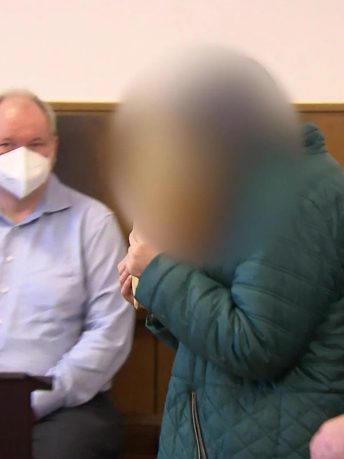 Angeklagte im Giftanschlag-Sicherungsverfahren im Darmstädter Landgericht.