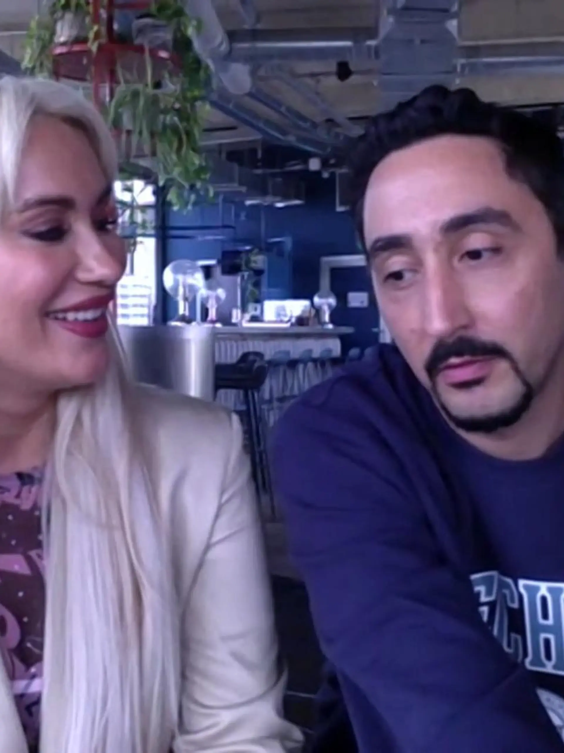 Viele kennen Eko Fresh als ziemlich coolen Rapper - seine fürsorgliche und gesellschaftsverantwortliche Seite kennt aber vor allem seine Frau Sarah. Seit 2016 sind sie verheiratet - und immer noch ein Mega-Team. Das zeigt auch der Moment im VIPstagram, als der wilde Eko Fresh plötzlich eine romantische Liebeserklärung macht.
