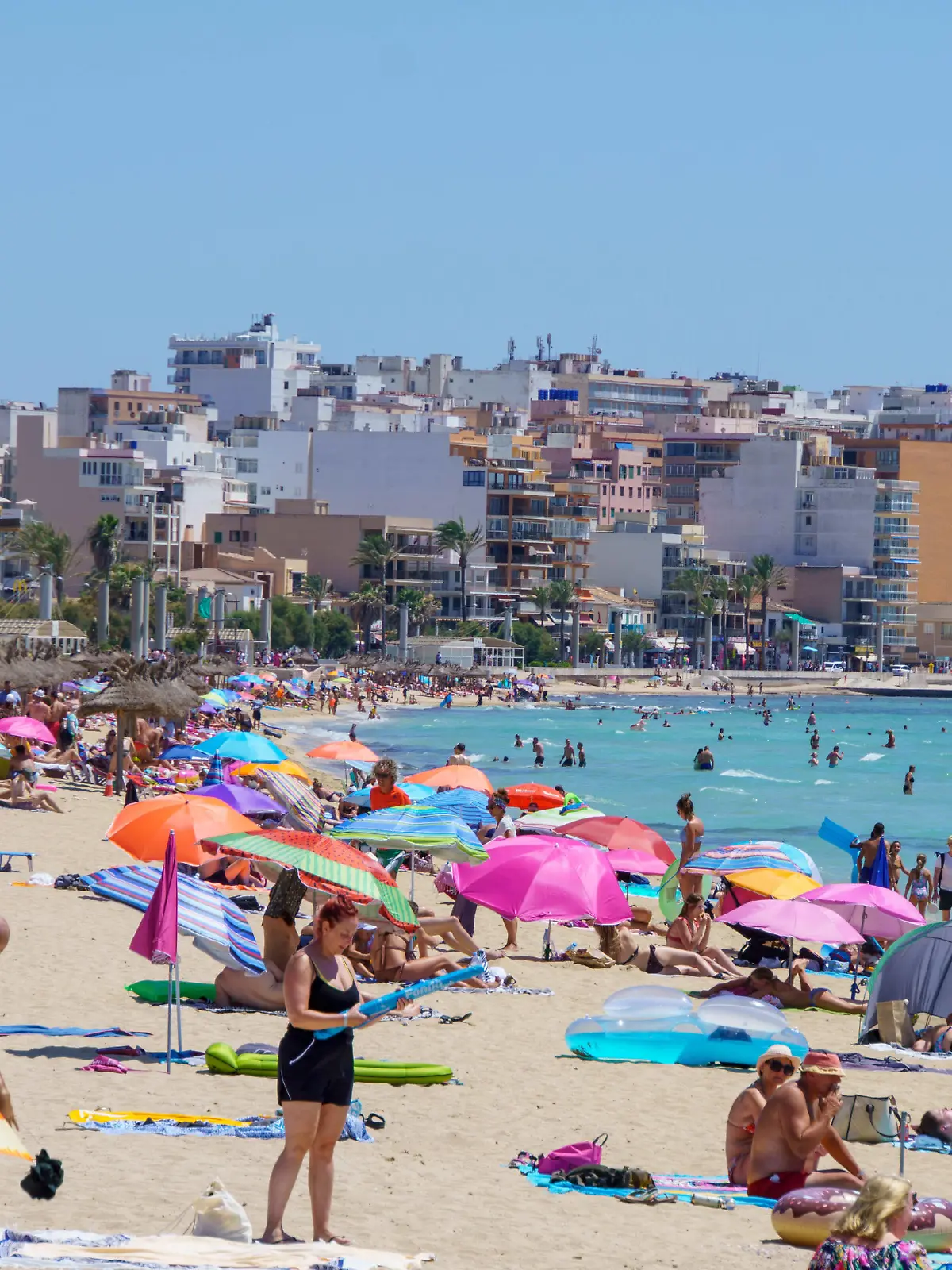  Playa de Palma auf Mallorca im zweiten Jahr der Corona-Pandemie Hochsaison Sommer 2021 -Playa de Palma auf Mallorca im zweiten Jahr der Corona-Pandemie Hochsaison Sommer 2021 -, Mallorca Balearische Inseln Spanien Playa de Palma *** Playa de Palma in Mallorca in the second year of Corona pandemic high season summer 2021 Playa de Palma in Mallorca in the second year of Corona pandemic high season summer 2021 , Mallorca Balearic Islands Spain Playa de Palma