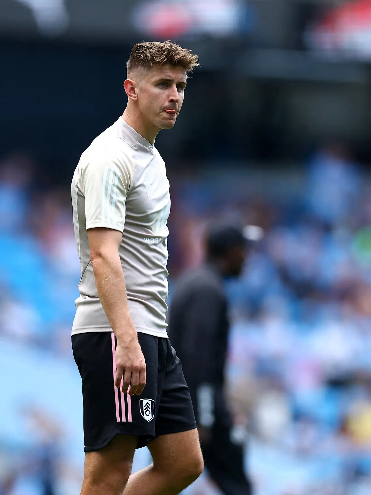 Soccer Football - Premier League - Manchester City v Fulham - Etihad Stadium, Manchester, Britain - September 2, 2023 Fulham's Tom Cairney during the warm up before the match REUTERS/Molly Darlington EDITORIAL USE ONLY. No use with unauthorized audio, video, data, fixture lists, club/league logos or 'live' services. Online in-match use limited to 75 images, no video emulation. No use in betting, games or single club /league/player publications.  Please contact your account representative for further details.