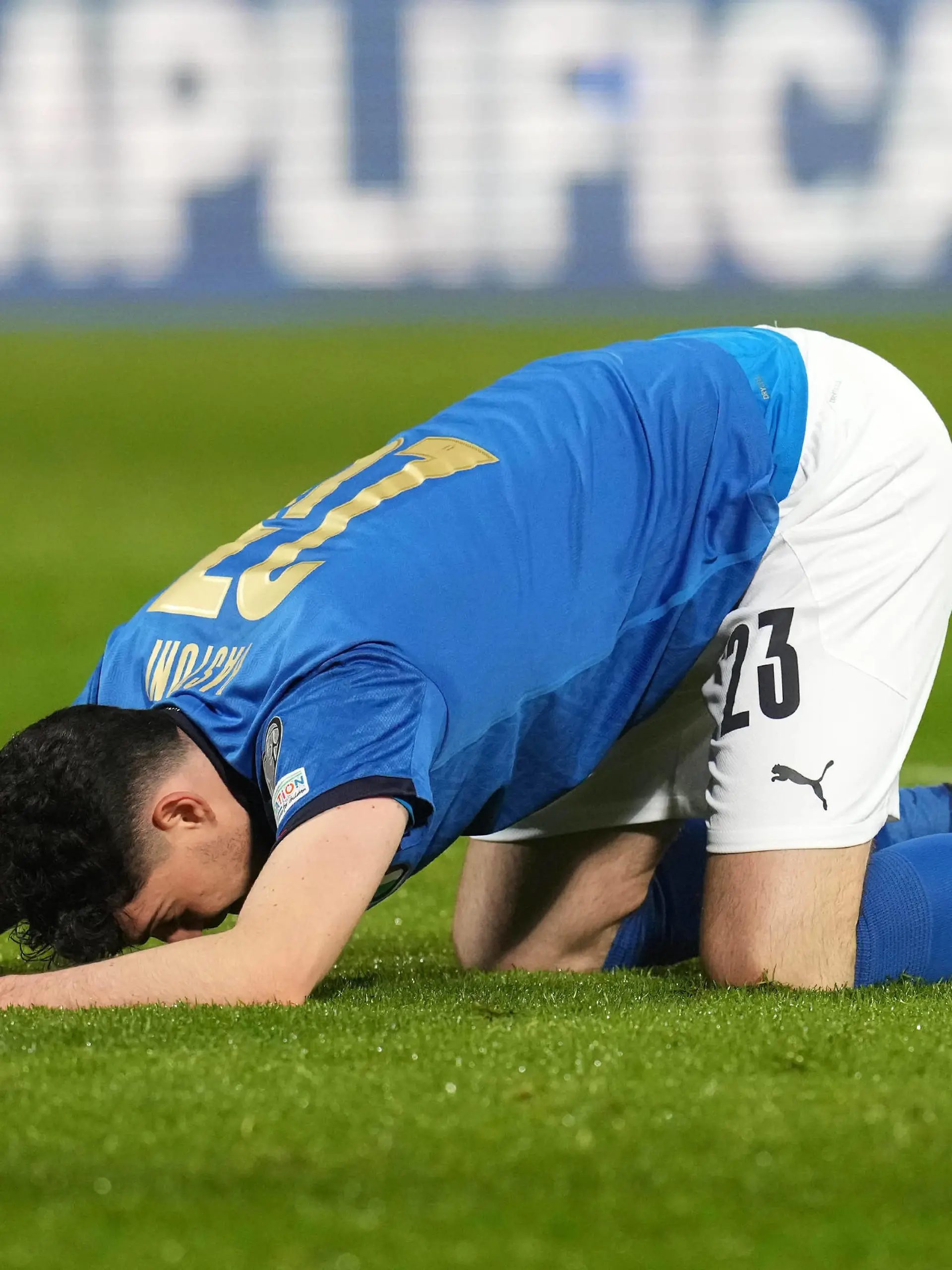  PALERMO, ITALY  MARCH 24: Alessandro Bastoni of Italy shows disappointment during the World Cup qualification match between Italy and North Macedonia at Stadio Renzo Barbera on March 24, 2022 in Palermo, Italy Copyright: xFotoagenziax