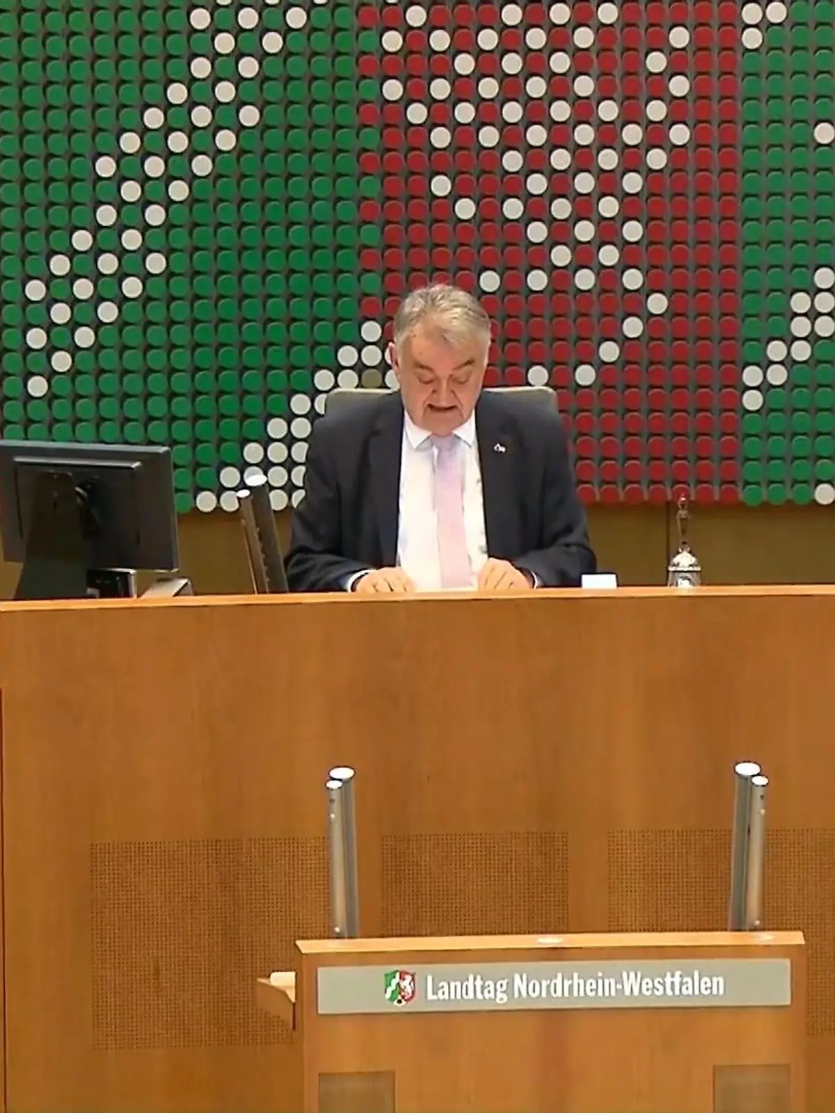 Bild zu: "Neuer Landtag in NRW"