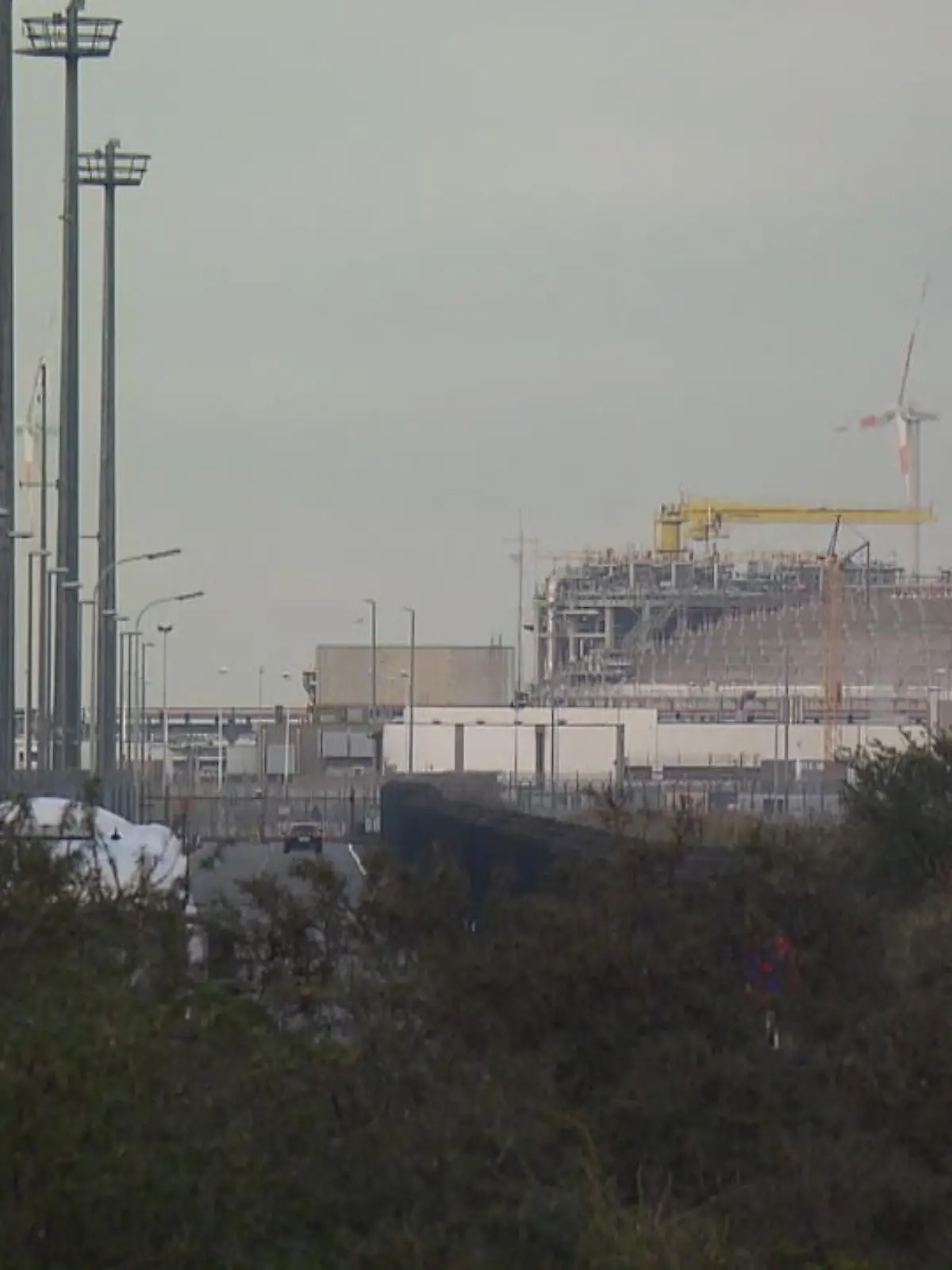 Bild zu: "Ministerpräsident besucht Gas-Terminal"