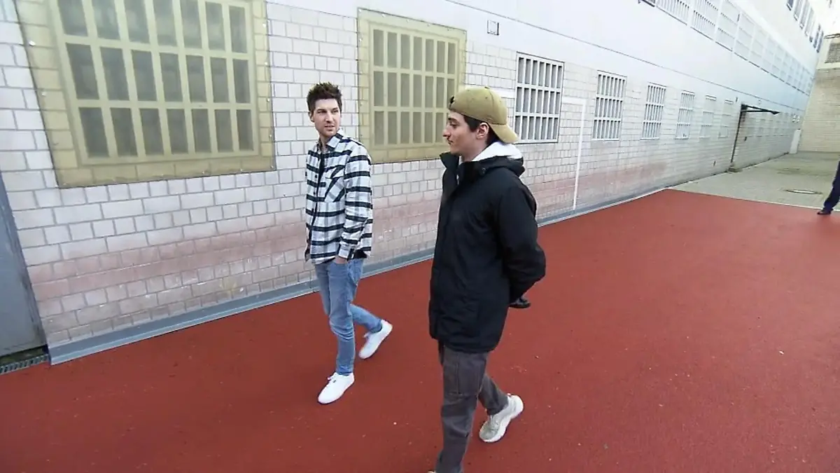 Einen Tag im Jugendknast Schmidt macht mit