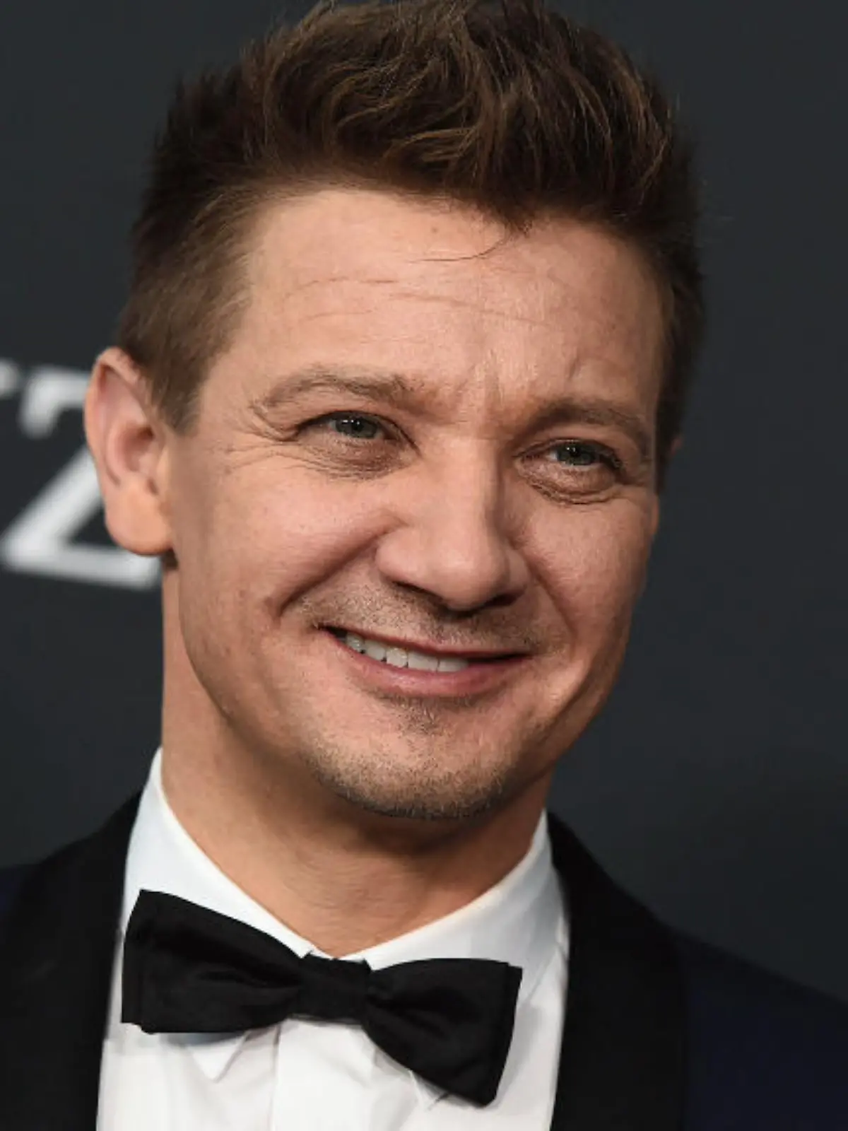Bild zu: "Jeremy Renner kann nach Horror-Unfall wieder laufen"
