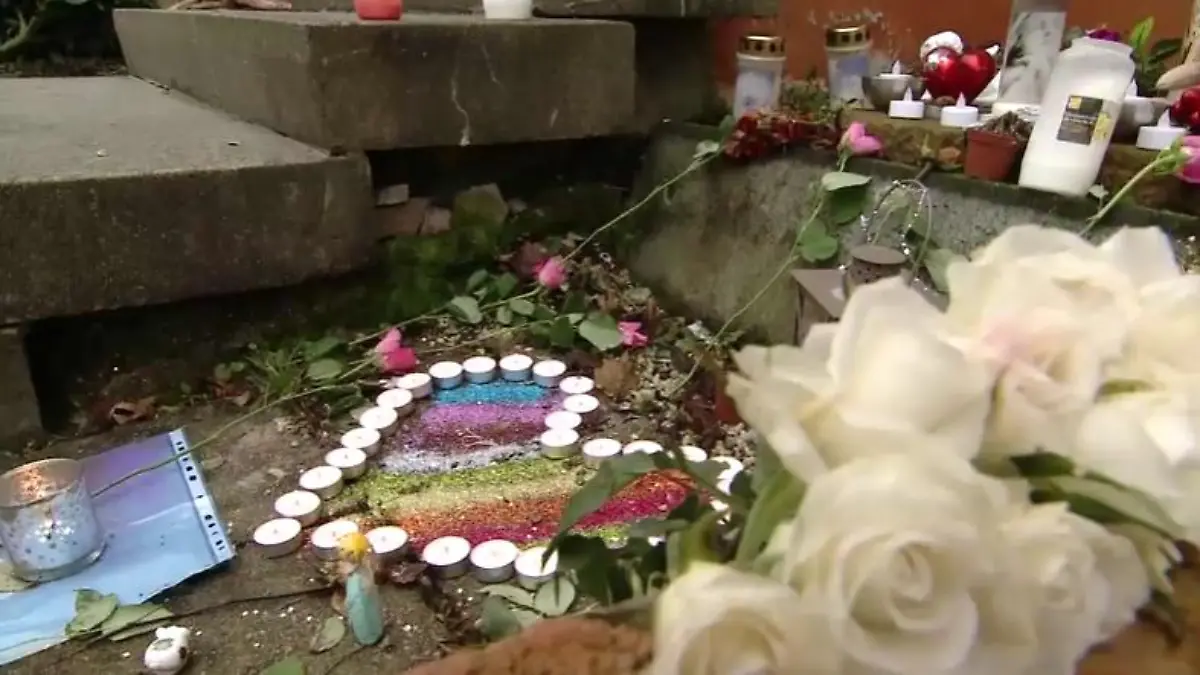 Bild einer Art Denkmal für eine tote Sechsjährige aus Baden-Baden