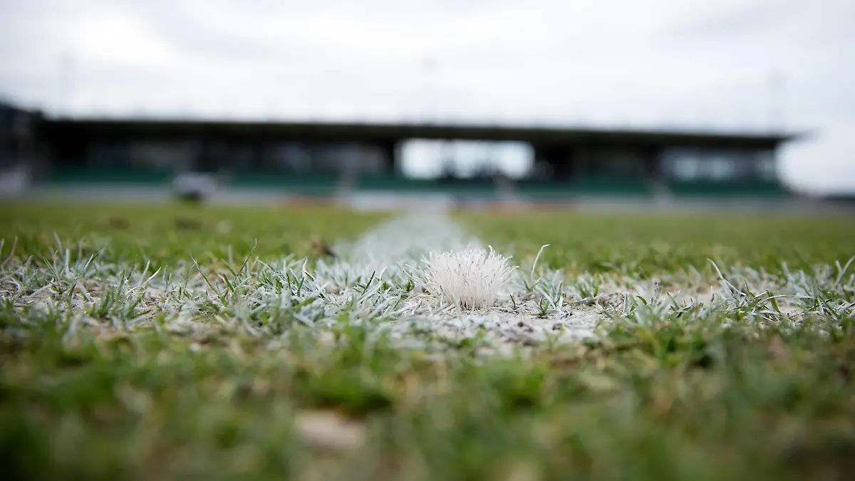  Roedinghausen, Deutschland 03.04.2018: Regionalliga West - 2017/2018 - SV Roedinghausen vs. Borussia Dortmund II Rasen Roedinghausen Nordrhein-Westfalen Deutschland Haecker Wiehenstadion *** Roedinghausen Germany 03 04 2018 Regionalliga West 2017 2018 SV Roedinghausen vs Borussia Dortmund II Lawn Roedinghausen North Rhine Westphalia Germany Haecker Wiehenstadion